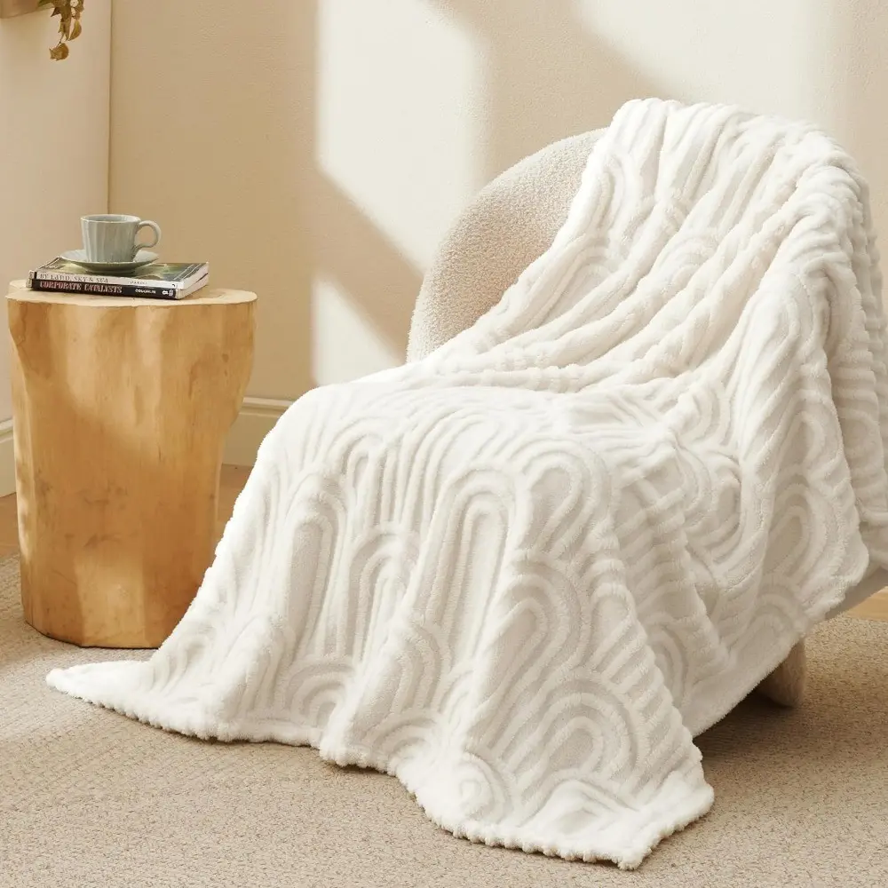 Ultra Soft Plush Fleece Throw Blanket, Bedding Throw, for Couch Sofa Bed, All Season Cozy Decorative Blanket, Home Bedroom Dorm Hostel Camping Blanket, Perfect Warm Gift for Women Girls, Lightweight Breathable Reversible Bed Throw for Indoor Outdoor Use