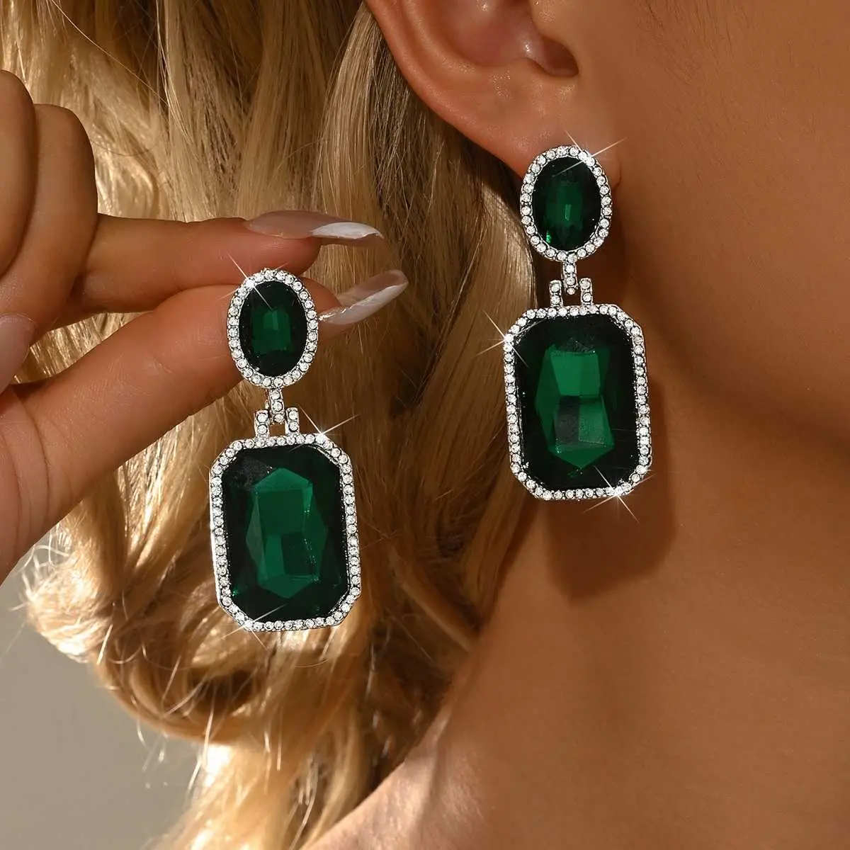 Western Light Emerald Green Earrings Alloy Rhinestone Drops Women's Long Geometric Square Premium Stud Earrings Jewelry YH260909Z819