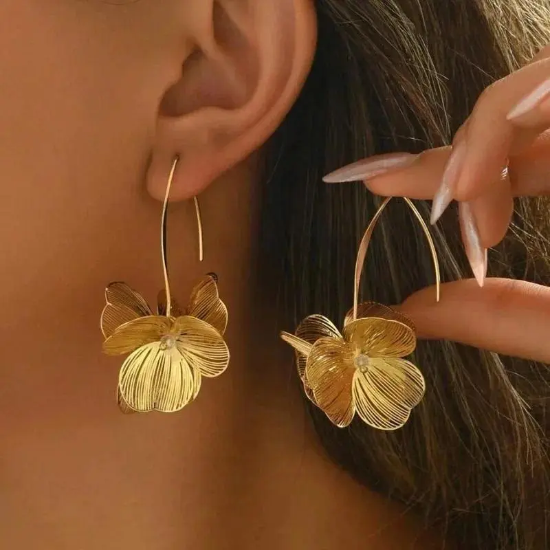 Women's Vintage Gold Double-Layer Hollow Flower Hoop Earrings, Exaggerated Metal Large-Size Hoop Shape Jewelry for Party Wear & Daily Use