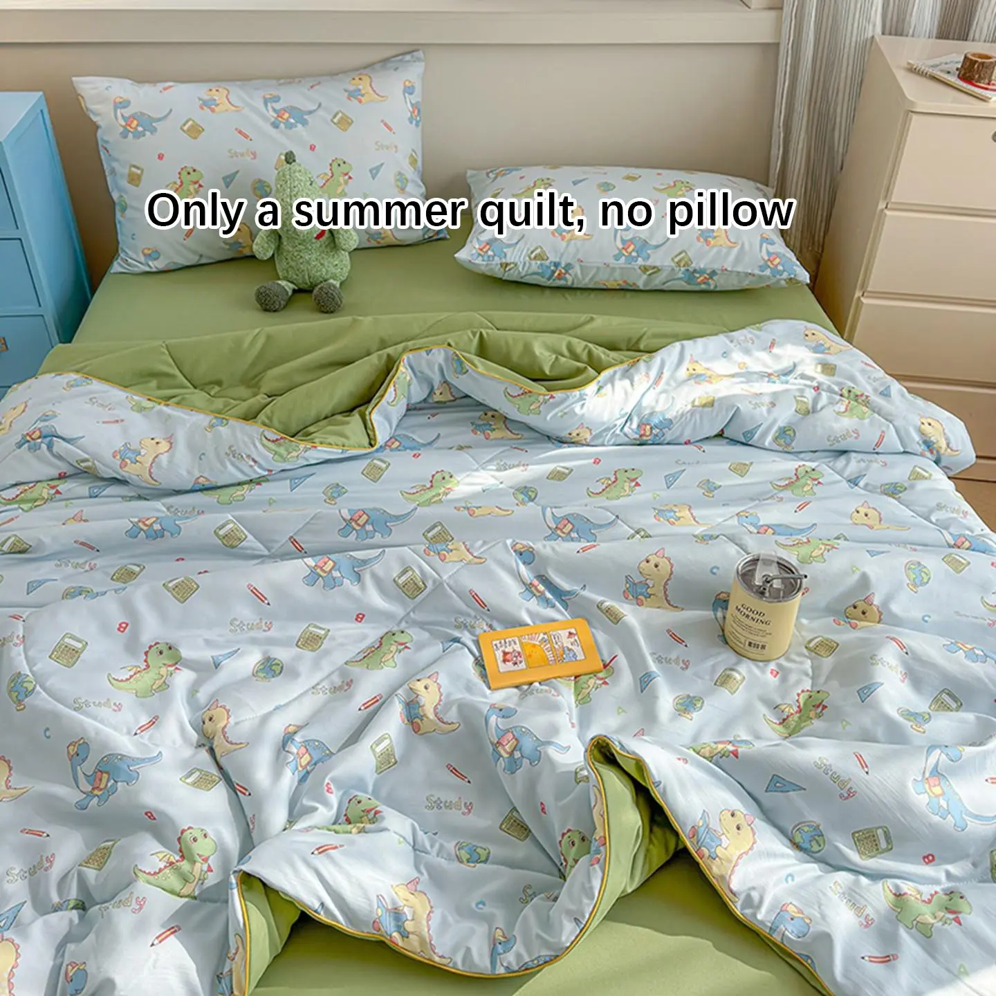 Green dinosaur print summer thin quilt, super soft and skin friendly air conditioning quilt, summer cool quilt, suitable for summer bedroom, office, bed, living room, and home leisure use as a thin quilt