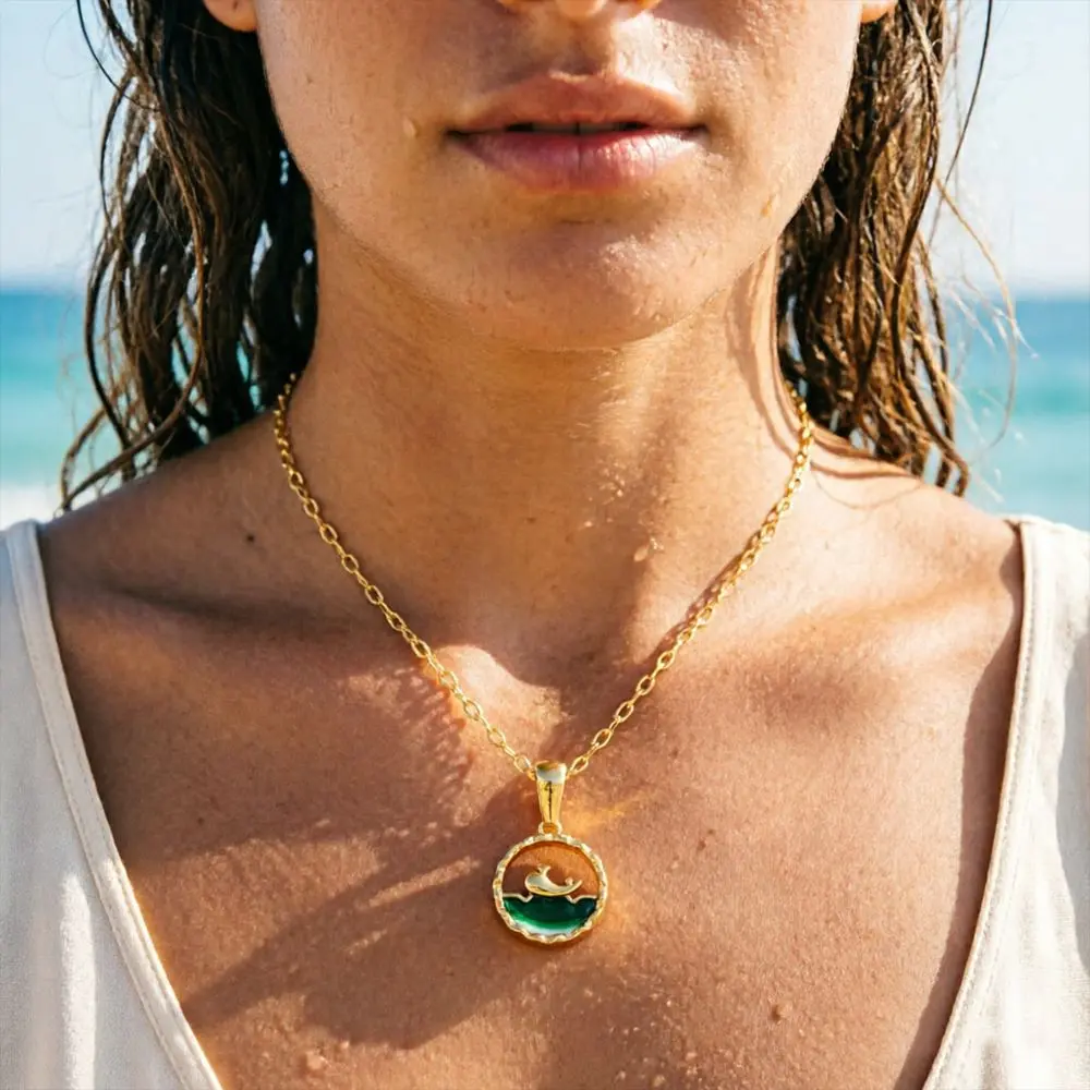 Effortless Glamour Ocean Animal Enamel Pendant Necklace Baddie Viral Gold Tone Stainless Steel Whale Crab Starfish Dainty Chain Women Summer Vacation Jewelry
