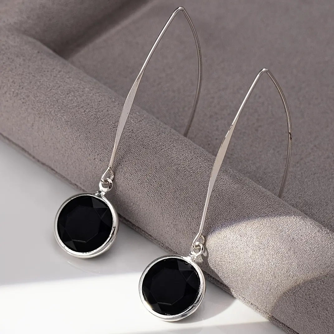 Minimalist black-tone earrings