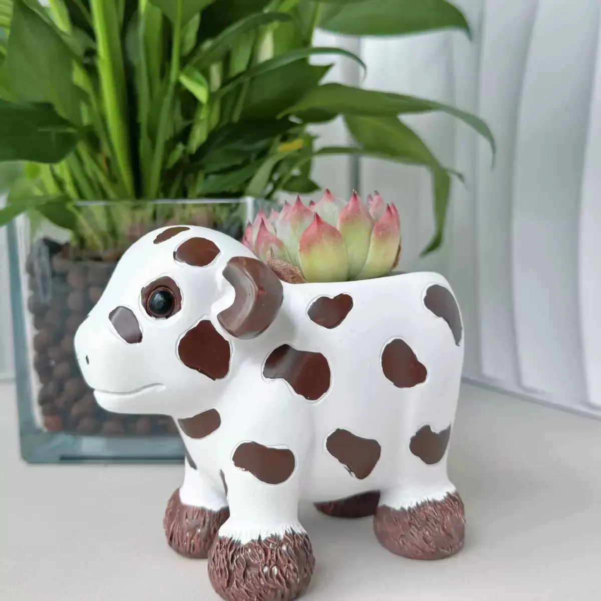 Adorable Cow-Shaped Succulent Pot, Cartoon Animal Planter, Resin Plant Pot for Indoor and Outdoor, Unique Farmhouse Style Decor, Indoor Pots for Plants