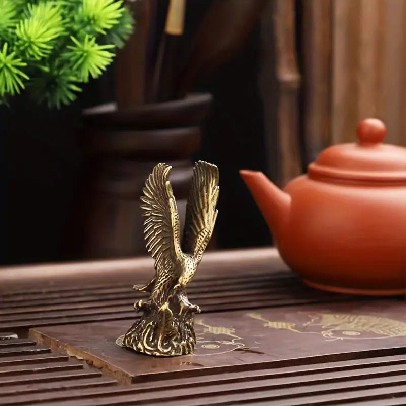 Pure Copper Eagle Figurine, Statue, Realistic Spread Wings Decorative Ornament for Study Room Living Room Bedroom Office Desk Decoration, Home Decor