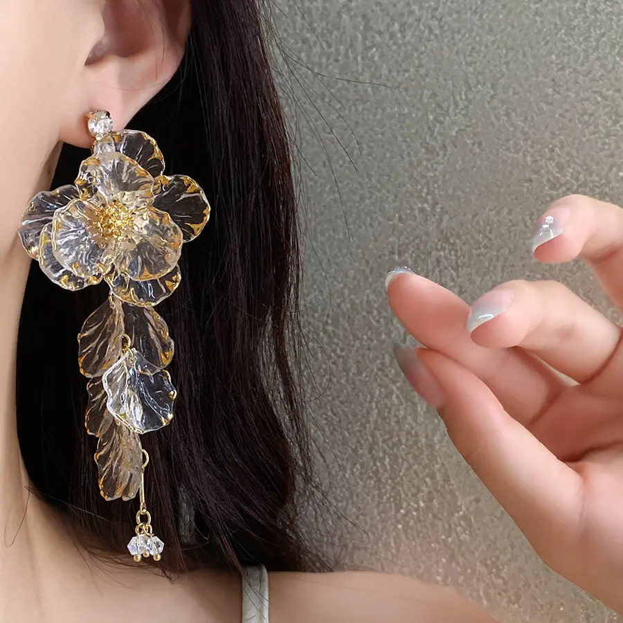 Transparent acrylic flower earrings featuring vintage gold-rimmed rose pendants and luxurious resin petal tassels; exquisite, large, long-style earrings perfect for weddings.