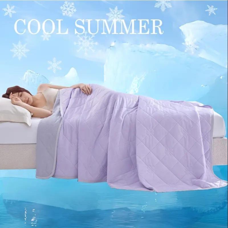 Summer Cooling Blanket, Soft and Comfortable Thin Fabric Summer Blankets, Moisture-Wicking and Breathable, Skin Friendly Blanket, Lightweight Quilt for Bedroom and Guest Room
