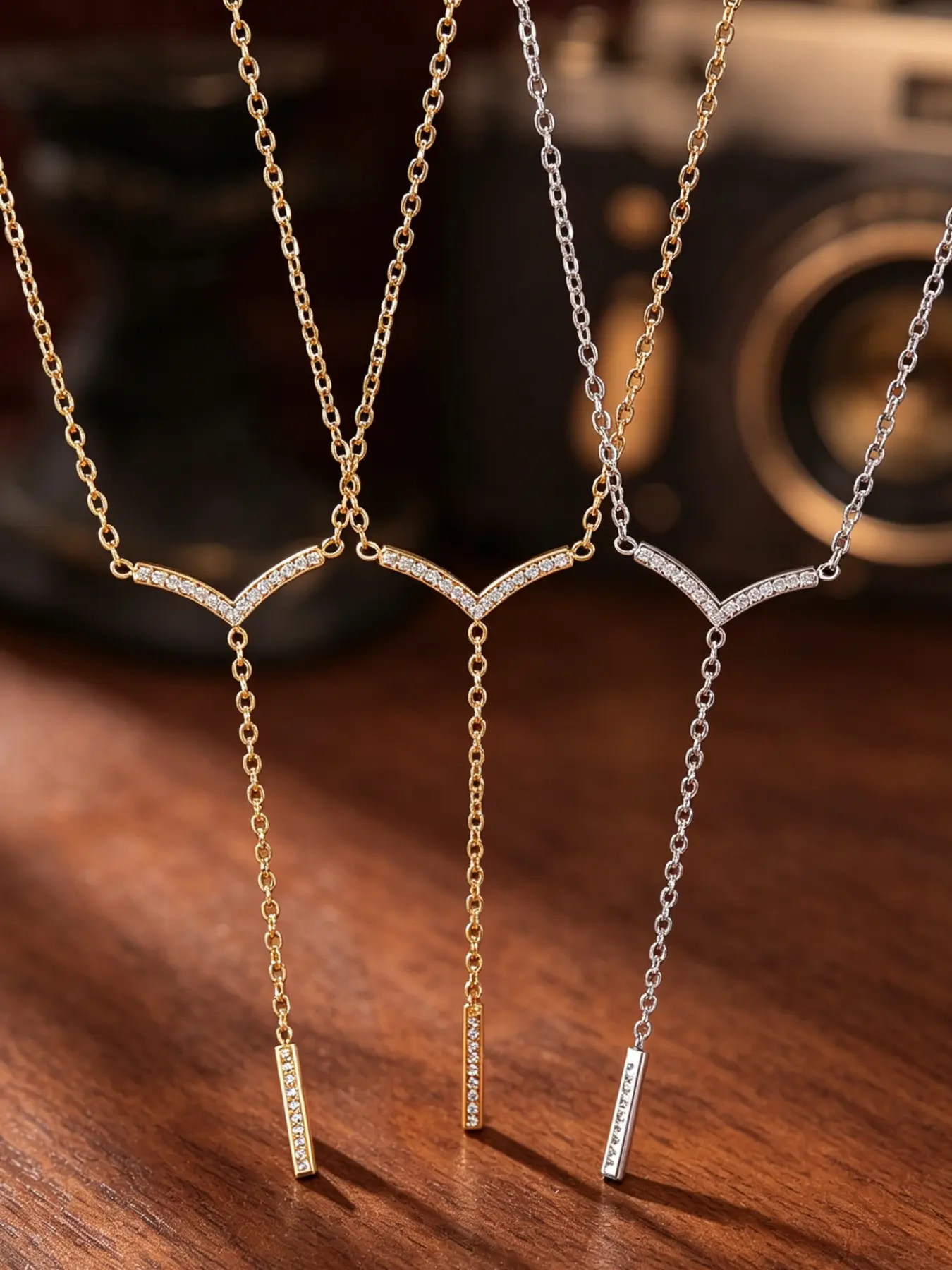 A silver Y-shaped diamond necklace with V-shaped full diamond embellishments and pendant diamonds, exquisite and dynamic, suitable for daily commuting, dating or light business occasions.