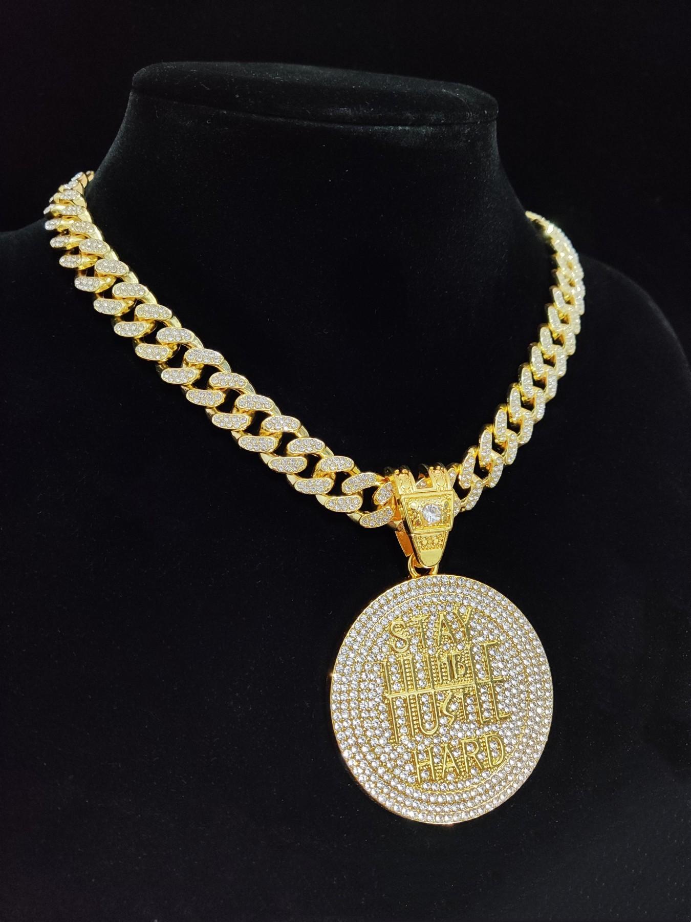 1 Piece Fashion Rhinestone Decorated Round Pendant Initial Necklace for Men & Women, Letter Charm Jewelry for Party, Club, Punk Fashion Accessories for Music Festival, Party Wear, Charms Necklace