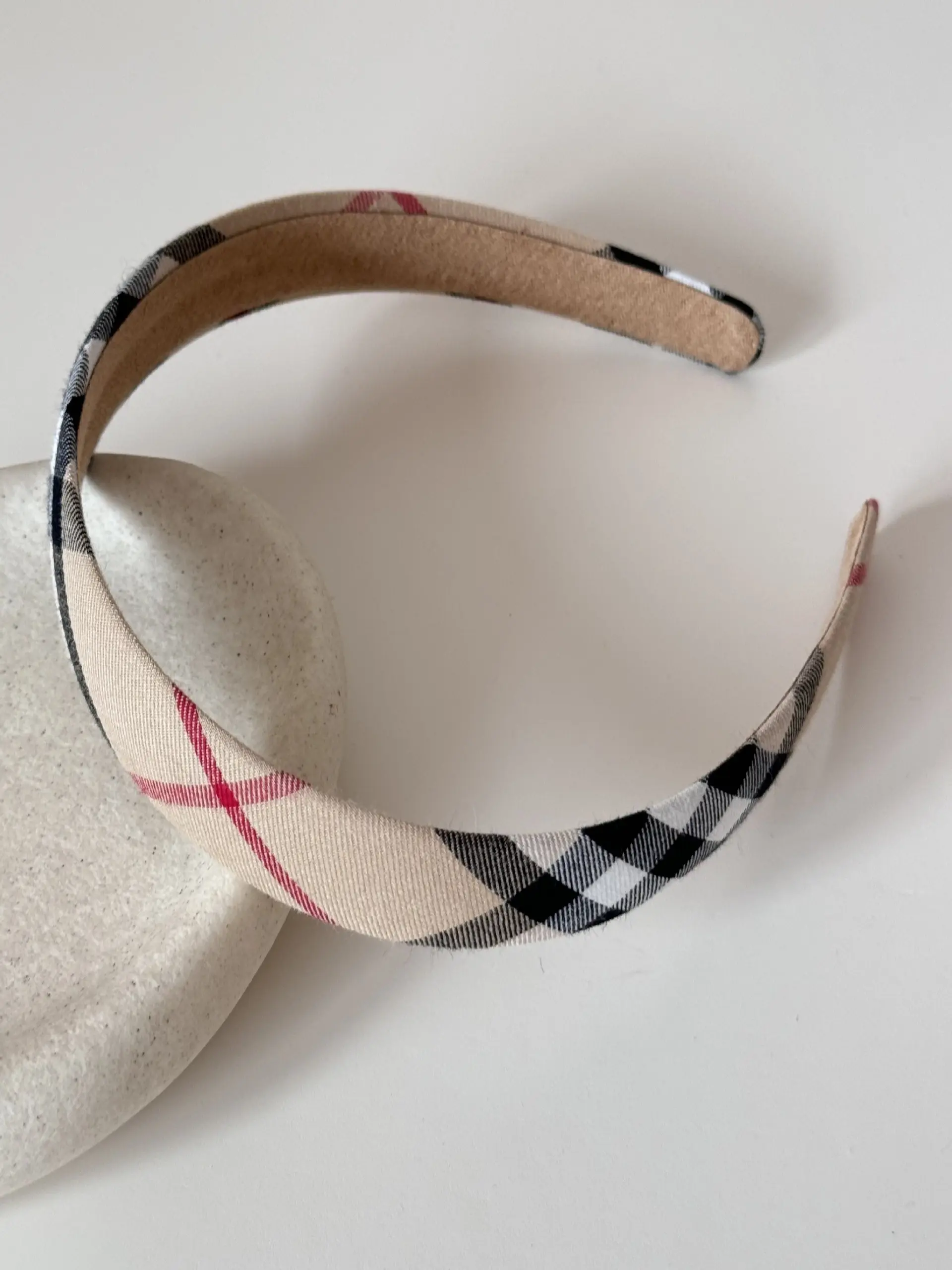 Vintage British Classic Plaid Wide Headband for Women, Soft Velvet Lining, Comfortable College Style Fabric Headband, Commuter Hair Accessory