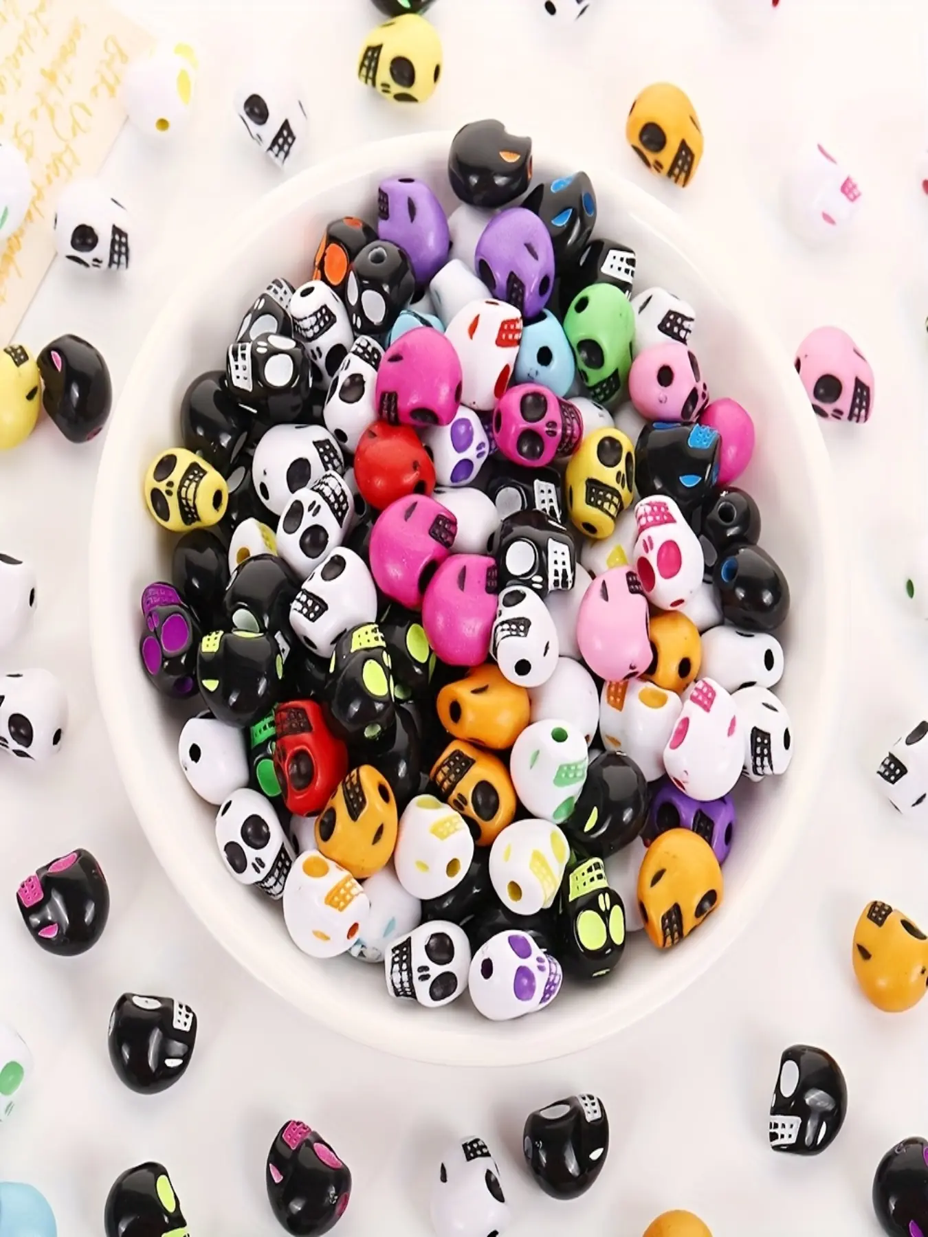 100Pcs Halloween Skull Acrylic Beads Mixed Color Bead Assortment DIY Bracelet Necklace Jewelry Making Supplies Craft Beads for Halloween Decoration