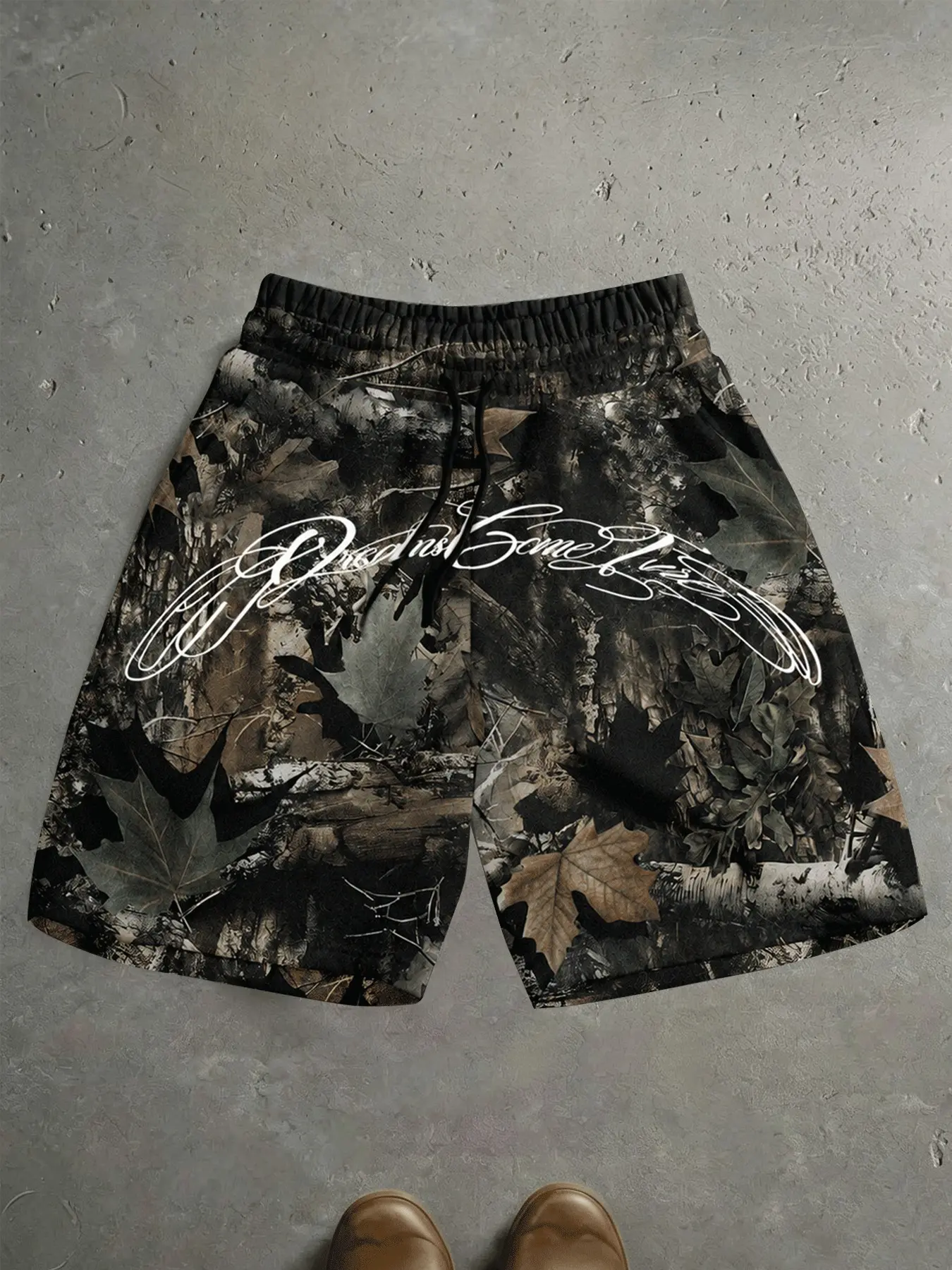Men's Realtree Forest Leaf Camo Knee Length Sweat Shorts, White Cursive Script Handwriting Graffiti Print Elastic Drawstring Loose Baggy Outdoor Hunting Y2K Hip Hop Streetwear Casual Jogger Shorts with Side Pockets for Men