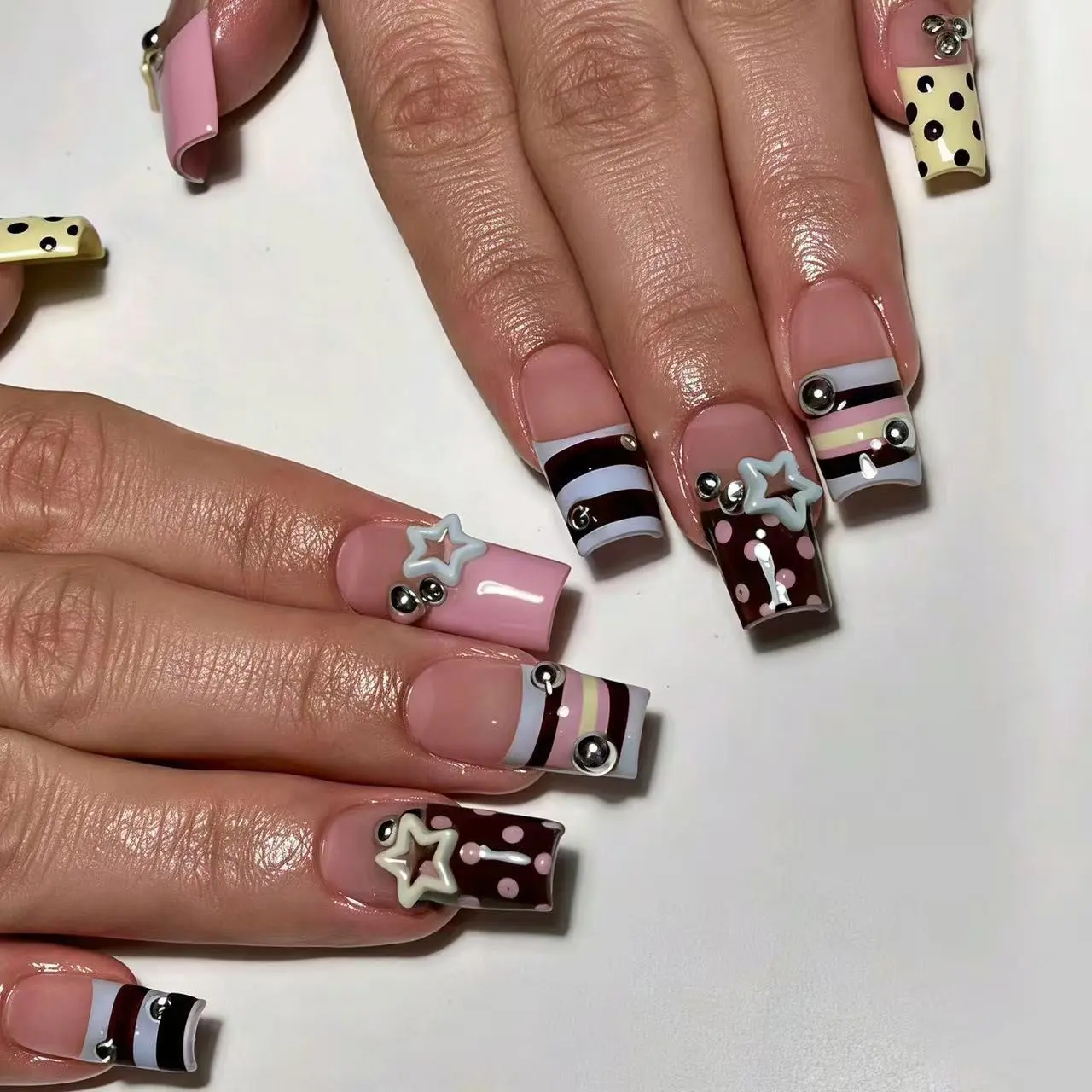 Y2K Candy Stripe French Dot 3D Star Press-On Nails, 24pcs Short Ballerina Style, DIY Fake Nails for Women and Girls, All Seasons
