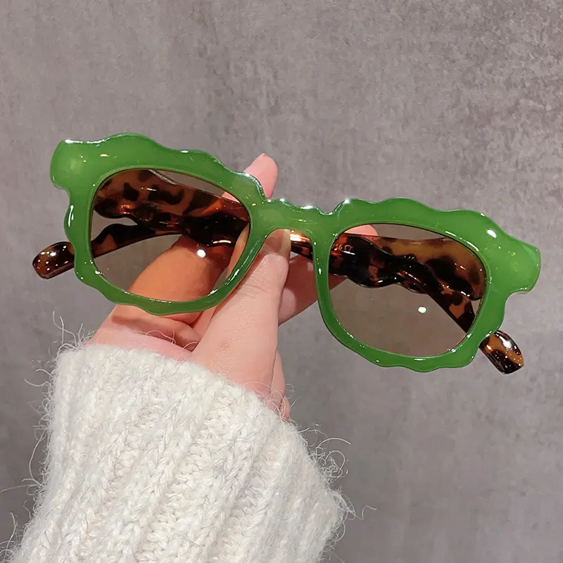 Stylish Curved Wavy Cloud Frame Sun Glasses for Adult Women, Lightweight UV Protective Statement Eyewear, Versatile Accessory for Fashion Runway, Vacation, Party and Casual Daily Matching