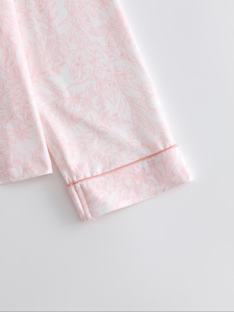 Two-piece pink ladies' pajama set with full-color prints. Button-front collar shirt and elastic waist pants pajama. Casual and comfortable collar long-sleeved top and long pants pajama set. Ladies' pajamas for spring and autumn.