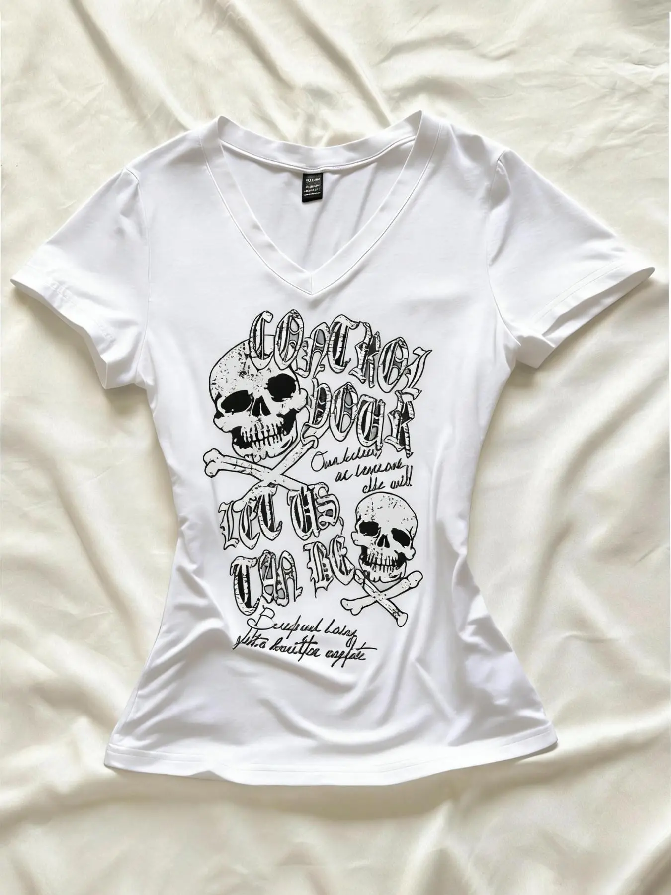 Y2K Grunge Skull Graphic V-Neck Slim-Fit Stretch Fabric E-Girl 