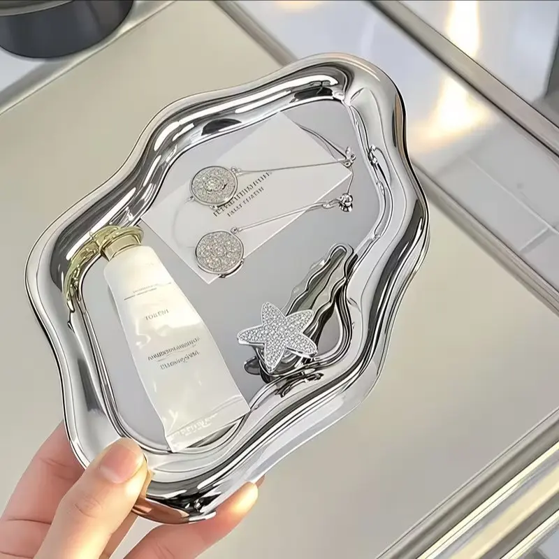 Desktop storage cloud shaped jewelry tray, available in multiple colors, suitable for various scenarios such as storing keys, earrings, necklaces, soap, jewelry, used as an aromatherapy tray, or used in offices, living rooms, foyer cabinets, etc