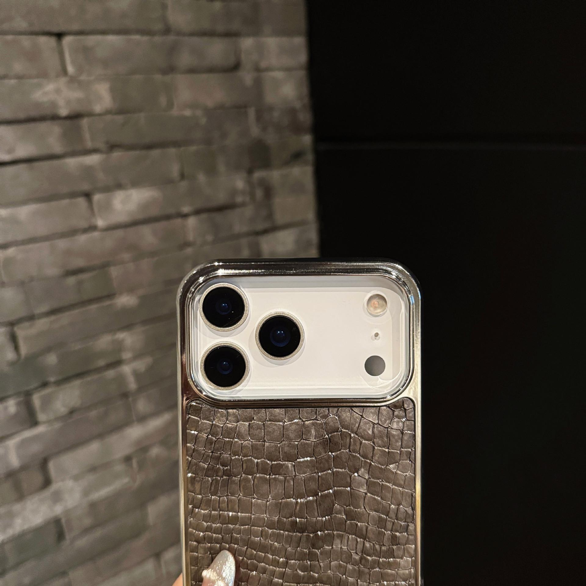 Premium Glossy Crocodile Patterned Electroplated Smartphone Case for IPhone 17 17air 16 15 Shockproof Cover