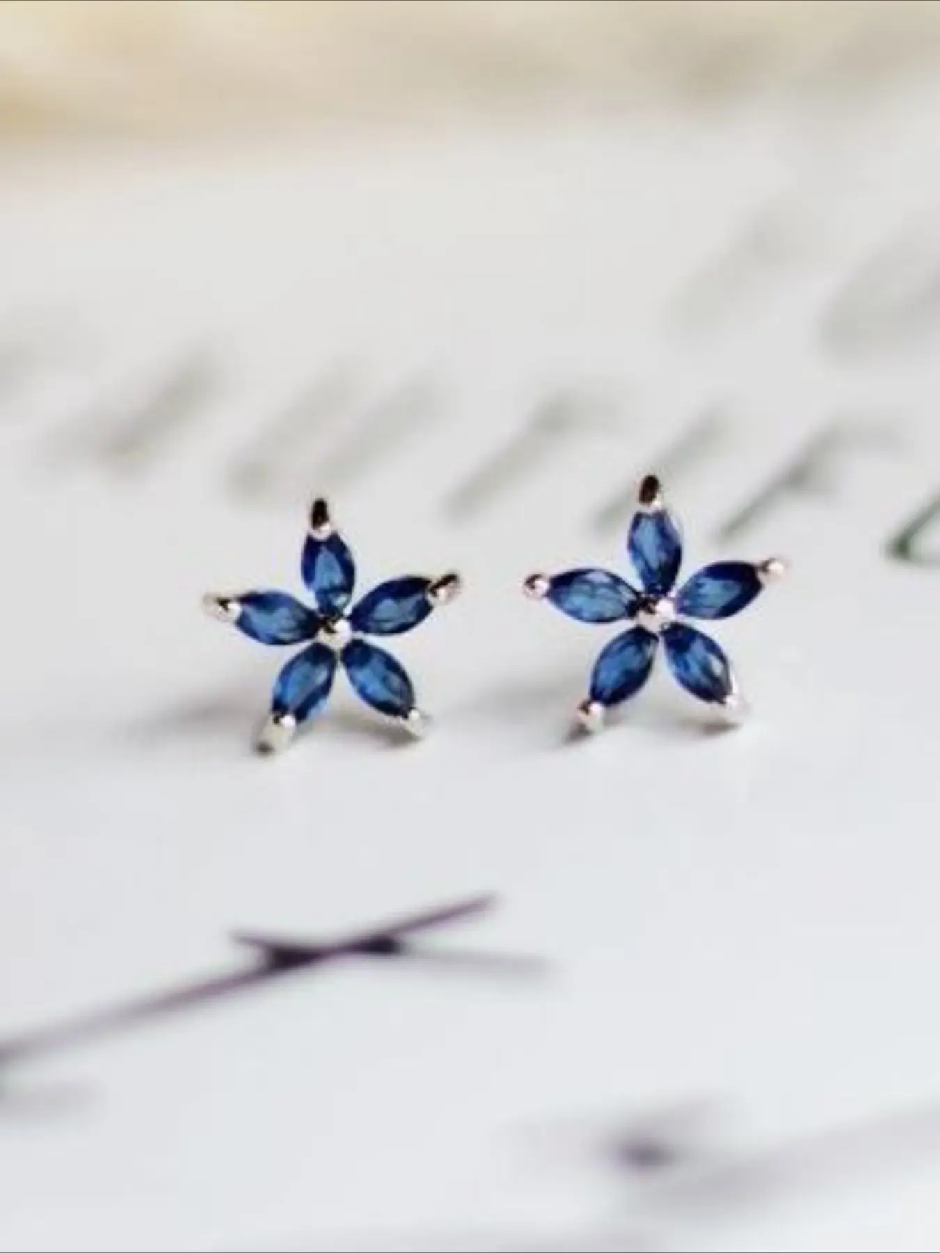 Elegant S925 Silver Blue Zircon Flower Earrings, Fashionable Design, Suitable for All Seasons, Women's Elegant Jewelry, Sparkling Ear Jewelry