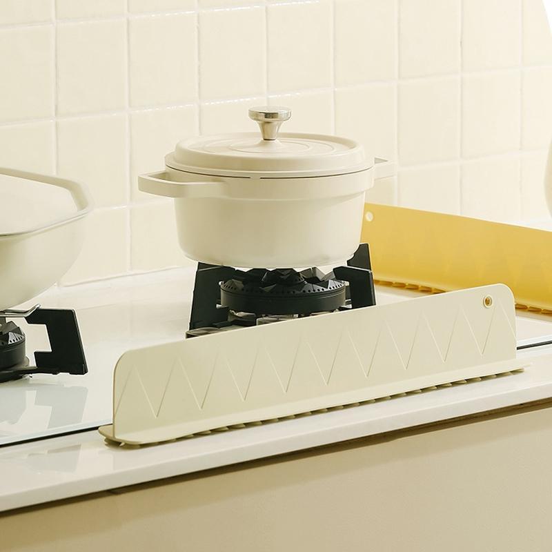 Silicone Sink Baffle Splash Guard Splatter Guard with Suction Cup Kitchen Anti-splash Stopper Anti-water Board For Sink Countertop Household