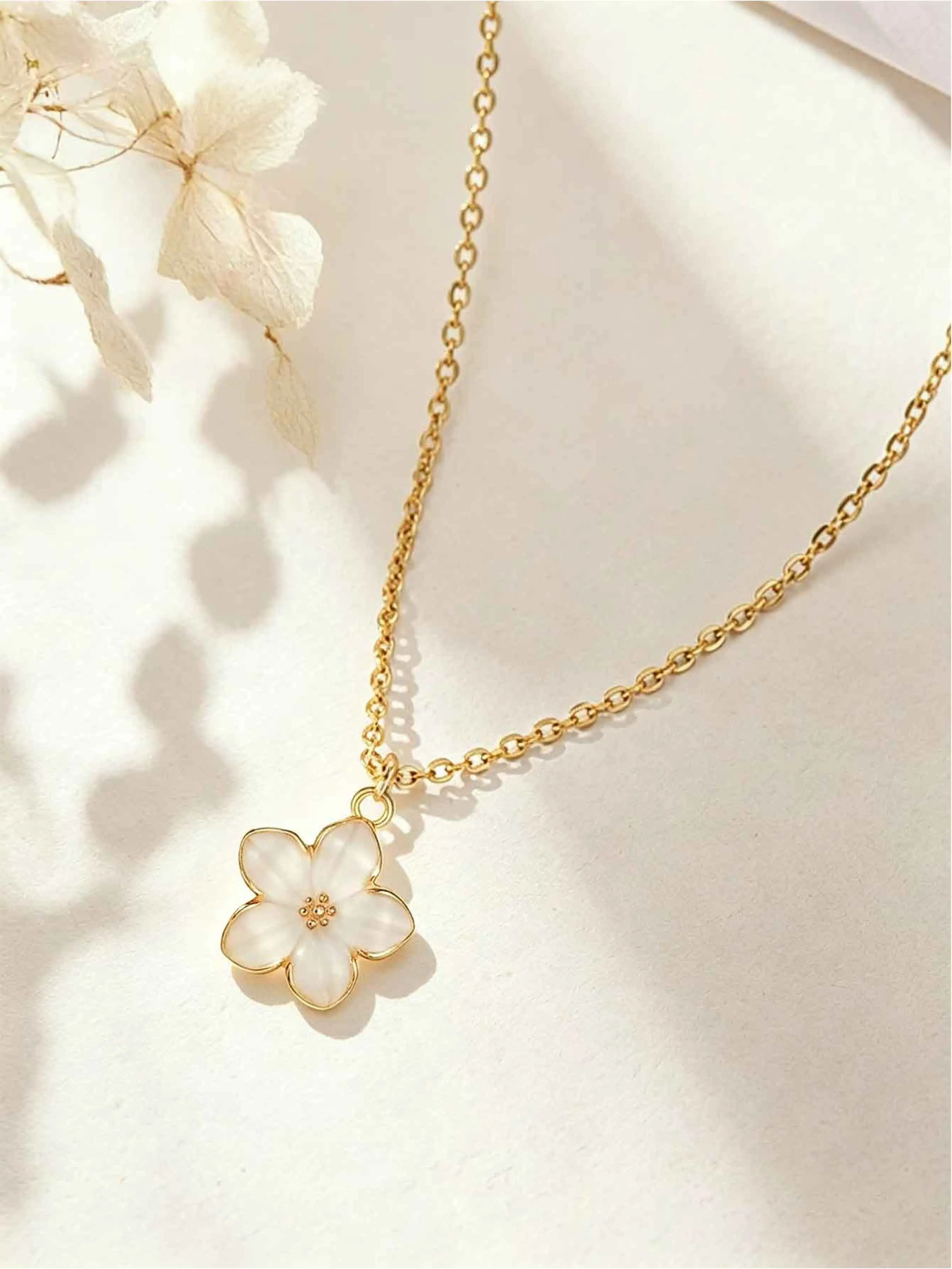Elegant Five-Petal Flower Pendant Necklace, Summer Collarbone Chain, 304 Stainless Steel, Sweet Streetwear Accessory, Daily Wear Jewelry