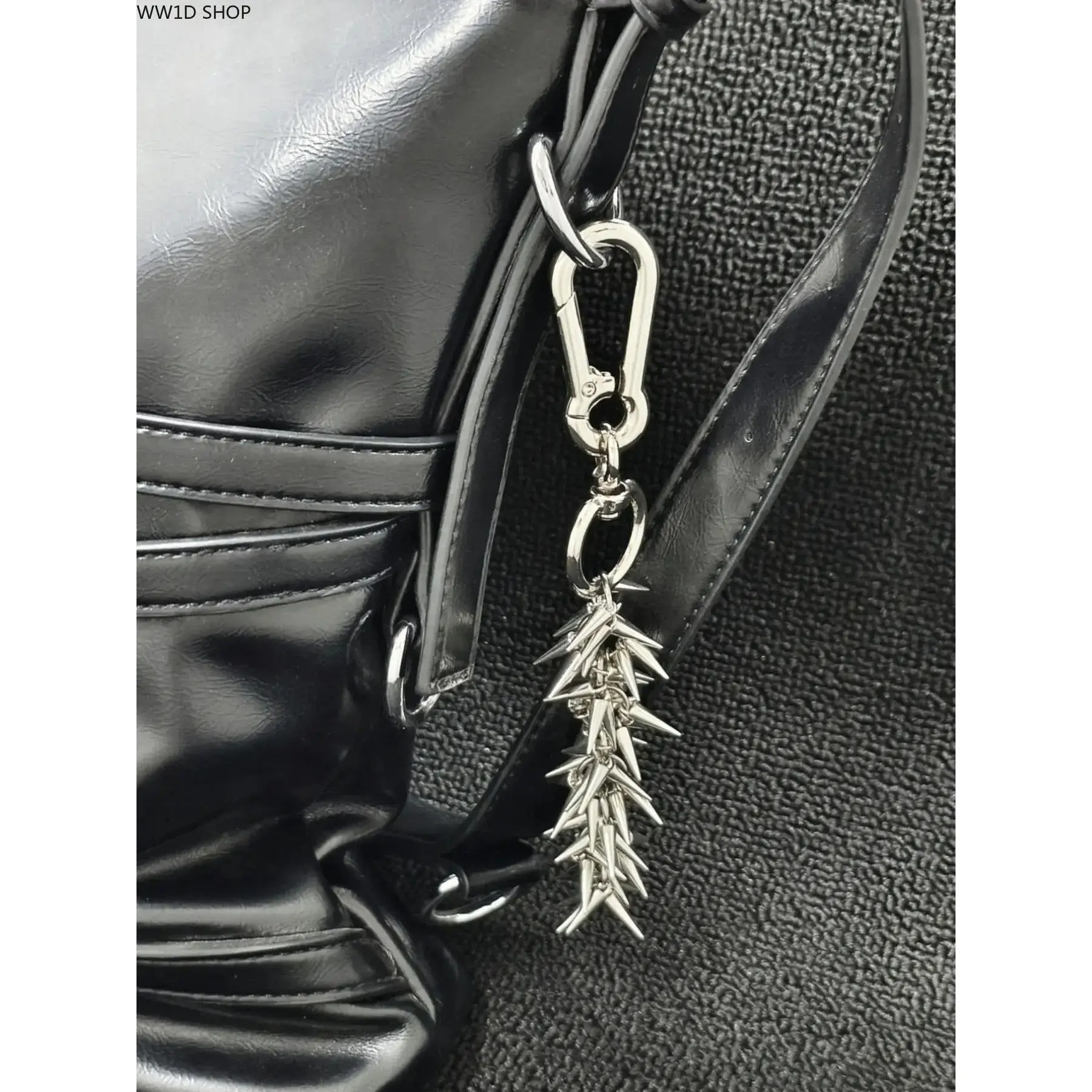 Punk Rivet Metallic Keychain, Silver Tone Alloy Bag Charm for Adults, Dark Style Accessory for Everyday Use on Handbags