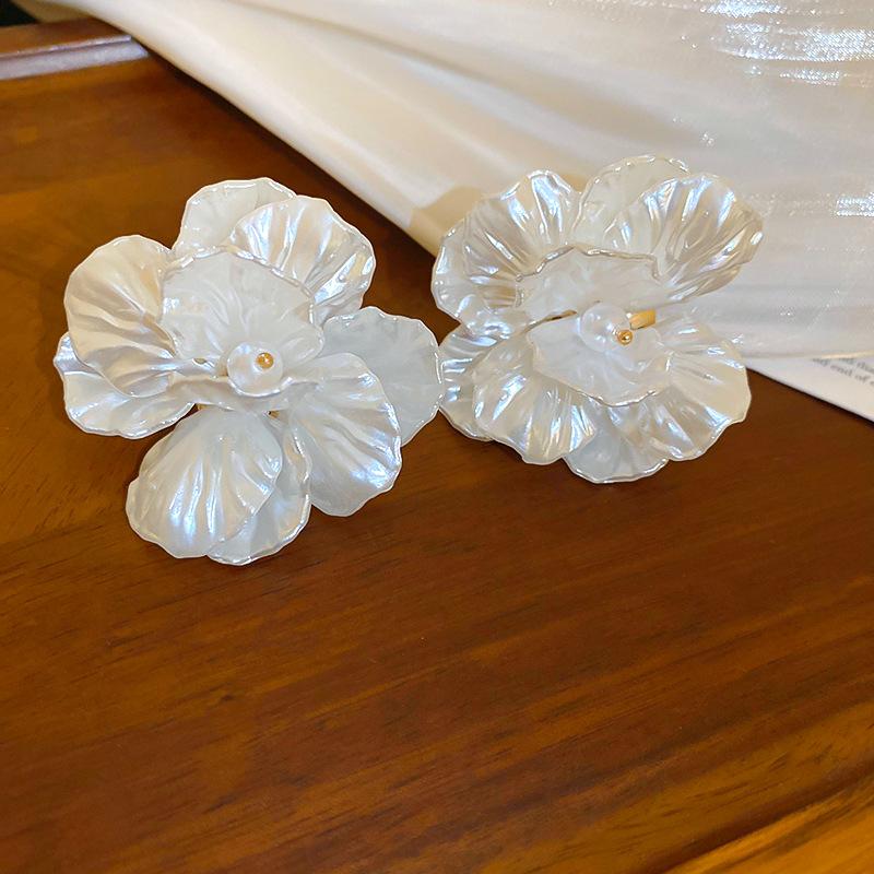New Style Best-Selling French High-End Pearl Flower Earrings, Small-Scale Design Stud Earrings, Elegant Women's Jewelry