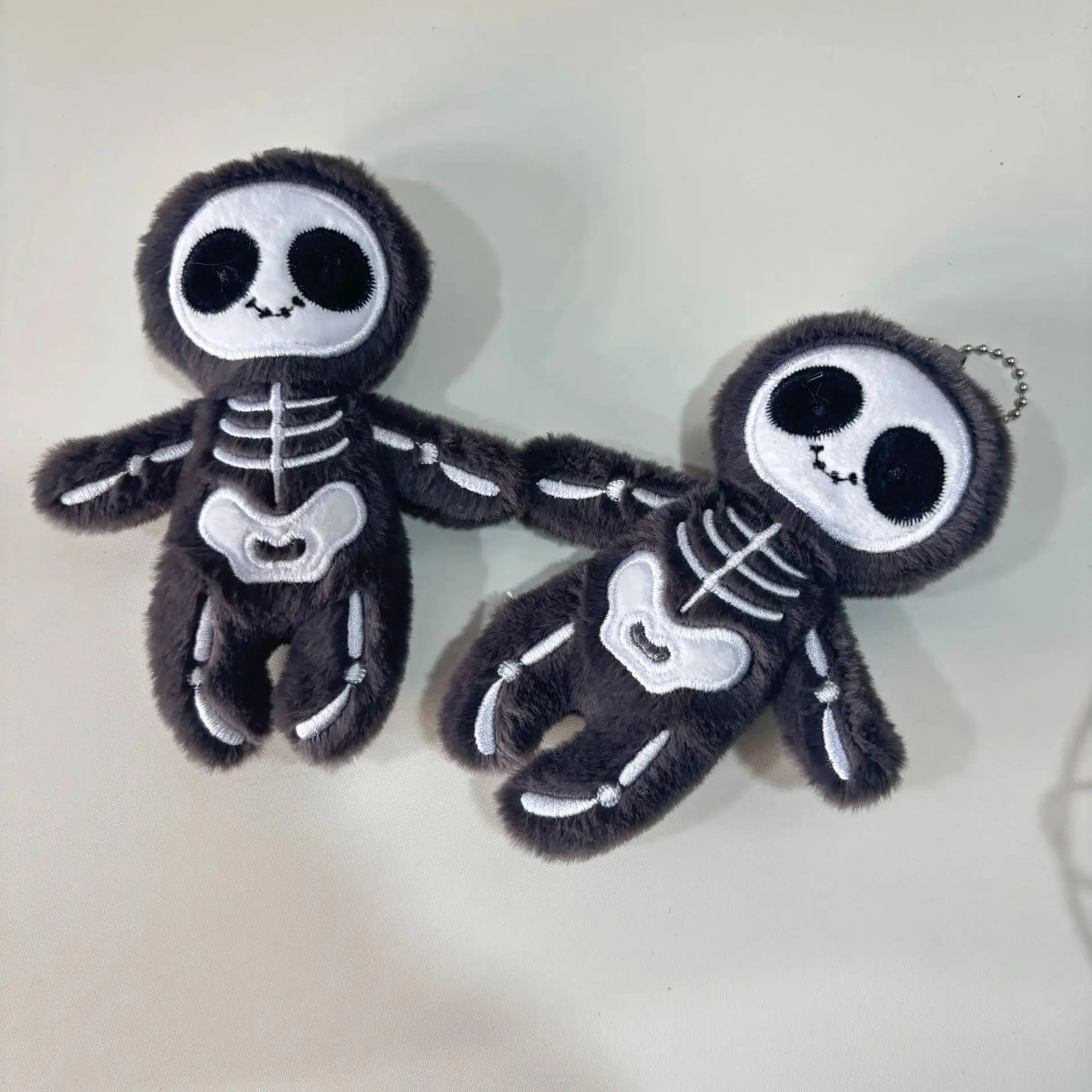 2026 hot itemCartoon Halloween Skeleton Plush Toy Bag Pendant Keychain Creative Children Halloween Spoof Gift Cute Skeleton Keyring, Fabric, 13Cm