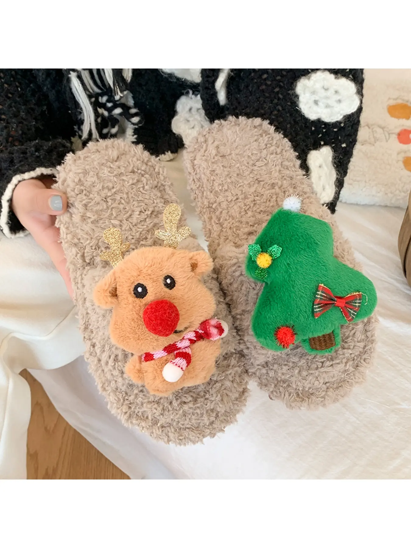 Christmas Plush Women's Slippers, 3D Cartoon Snowman Little Bear Christmas Tree Decoration Open Toed Home Slippers, Holiday Warm and Comfortable Indoor Cotton Slippers, Winter Soft and Fluffy Women's Shoes