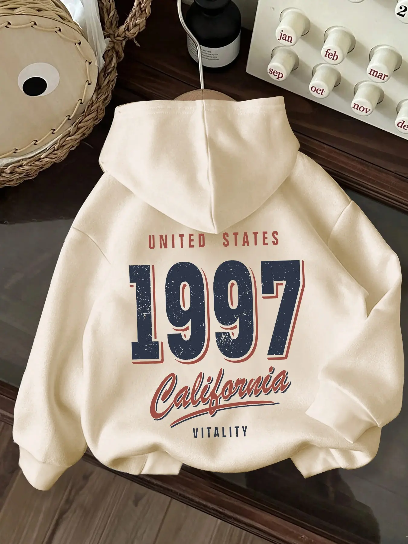Pocket Hooded Drawstring Sweatshirt, California 1997 Print, Casual Loose Fit, Ideal for Spring & Fall, Comfortable Fashion Essential