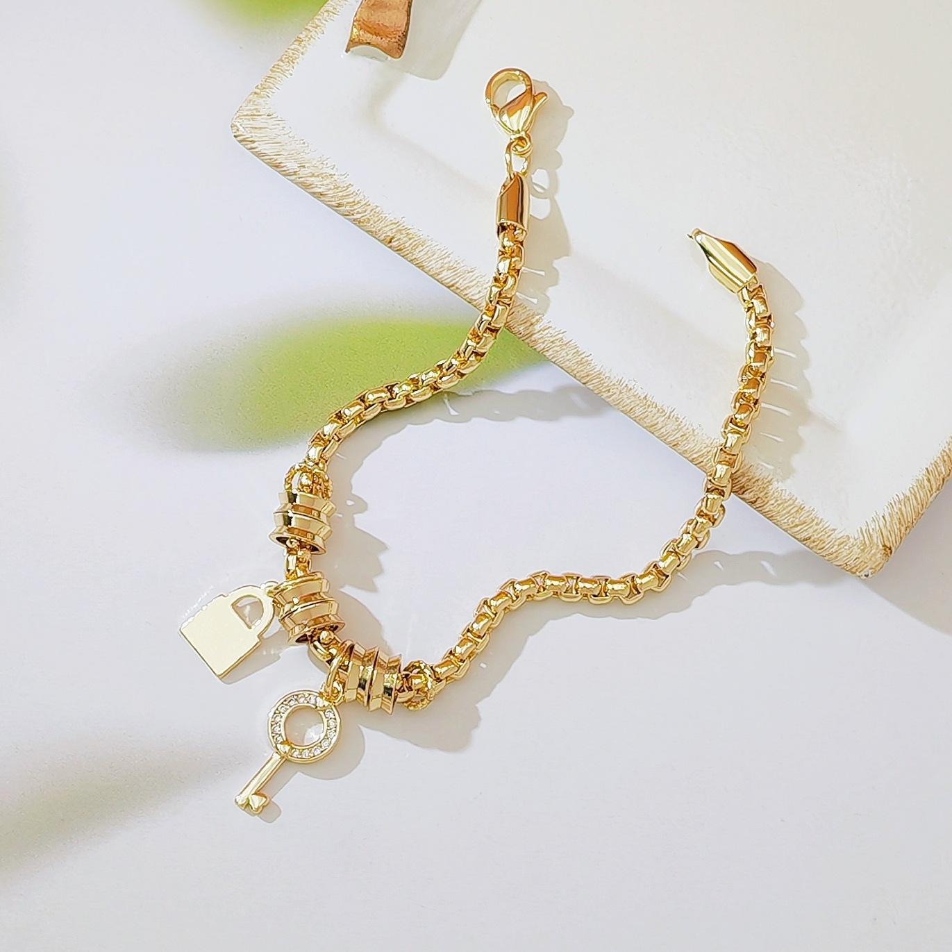 New European & American Lock and Key Pendant Gold Chain Bracelet, Fashion Light Luxury Jewelry for Women, Elegant High-End Design