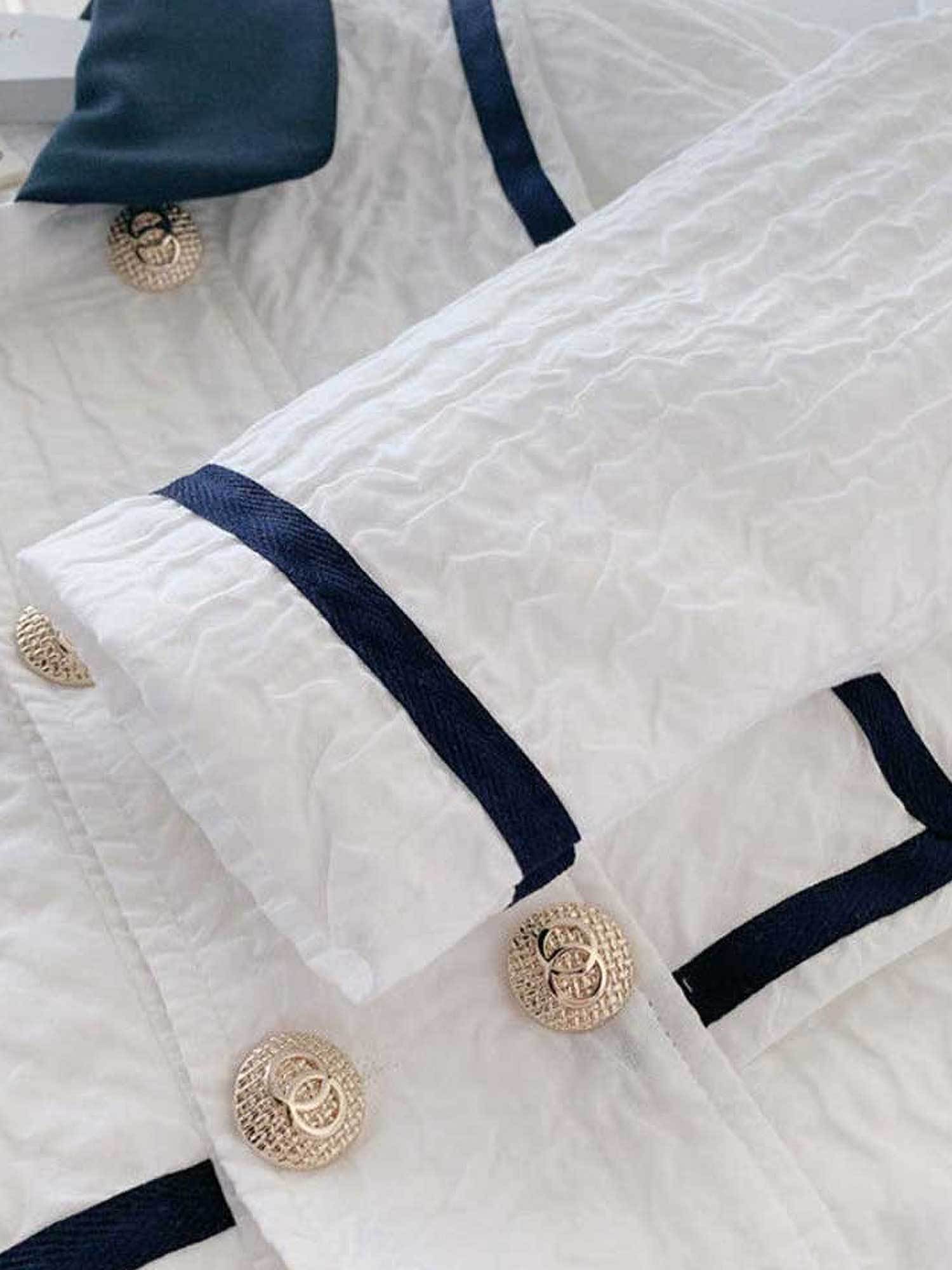 Girls' Exquisite Little Chic Suit Dress |         White Short - Style Golden - Buttoned Coat Matched with Pleated Skirt, Navy Blue Trim, Elegant Temperament, Fashionable and Sweet Two - Piece Set for Little Girls,