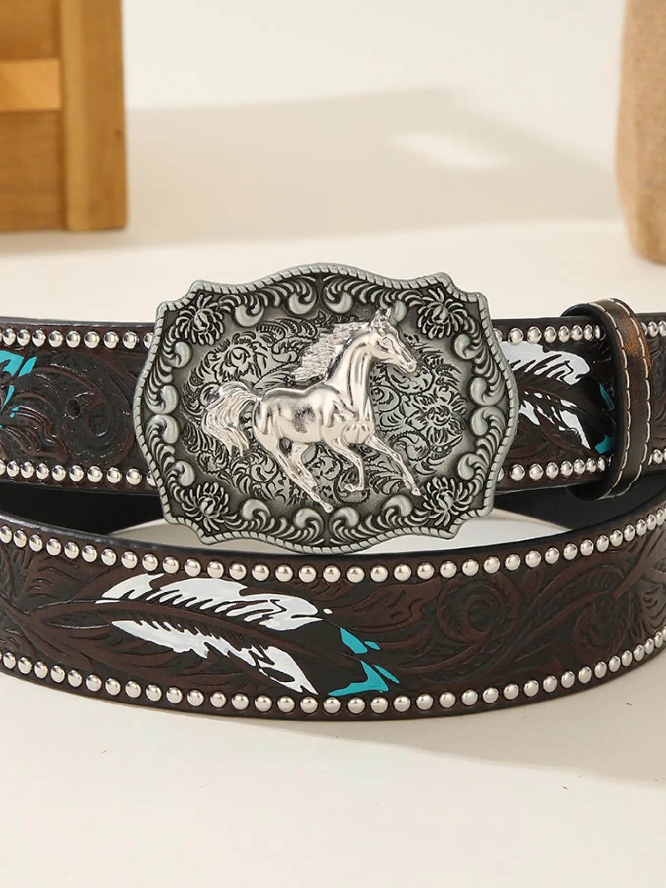 Western Style Horse Buckle Belt, Embossed Alloy Buckle, Feather Floral Print, Rivet Vintage Leather Belt, European and American Fashion