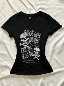 Y2K Vintage Grunge Statement Skull Graphic V-Neck Slim-Fit Stretch Elastic Fabric E-Girl Punk Streetwear Cropped T-Shirt, Edgy Distressed Print Alt-Girl Party/Daily Casual Crop Top, Dark Aesthetic Tee Vibe, Womenswear