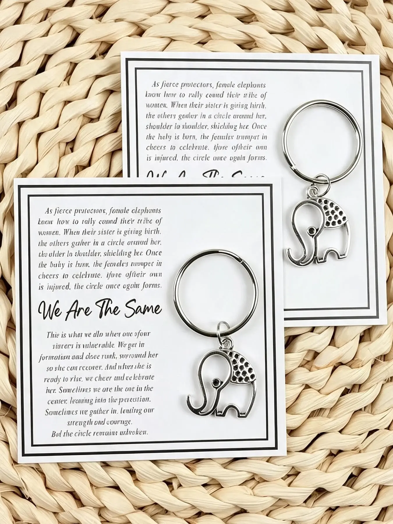 1pc/2pcs Mini Elephant Keychain With Pocket Hug Card – "We're the same", Stylish Elephant Keyring, Ideal Gift For Elephant Enthusiasts, Can Be Used As A Keychain Accessories, Clothing Accessories, Ideal Gift, Holiday Present.