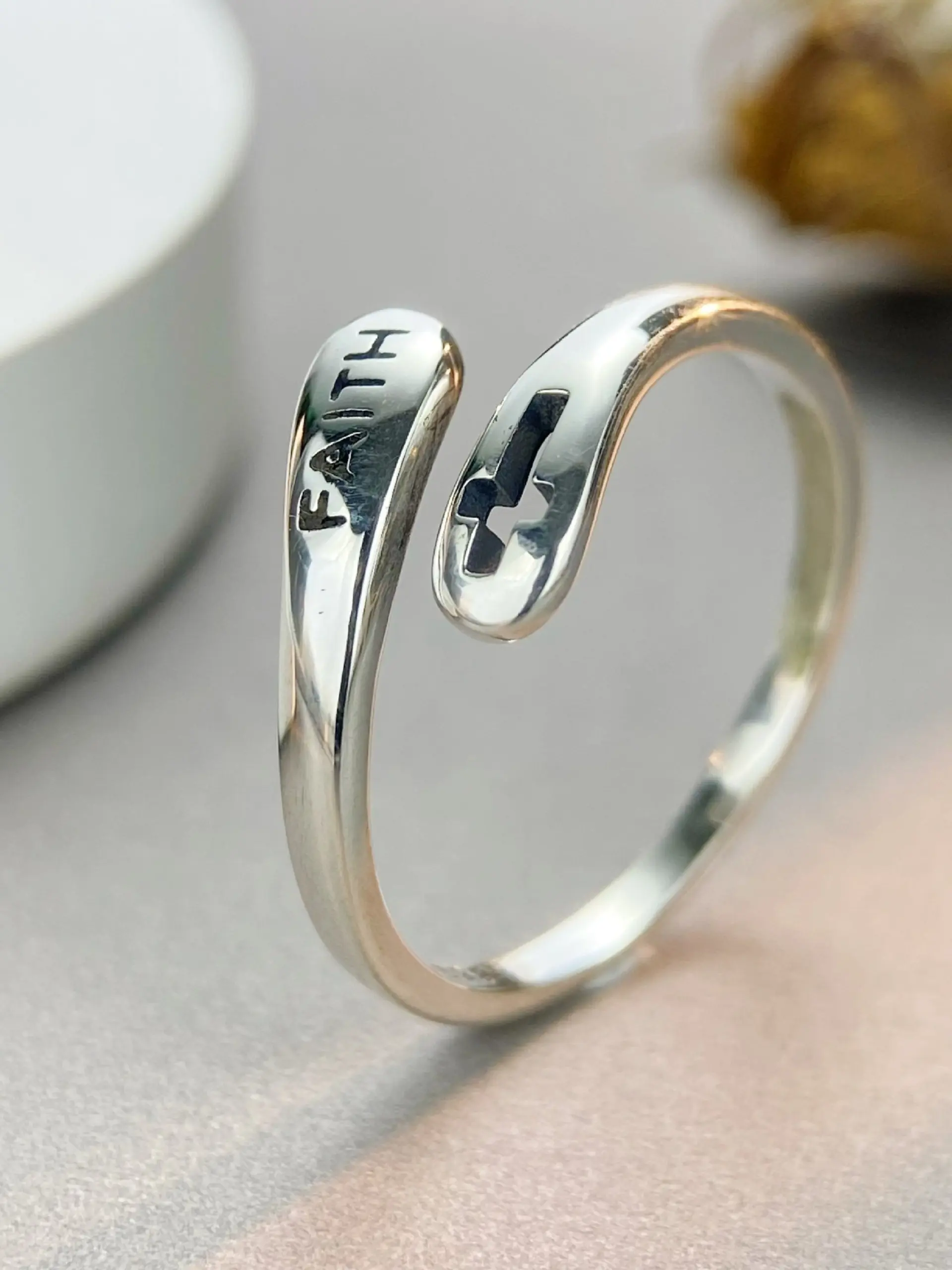 Women's Adjustable Cross Ring, Fashionable Personalized Engraved Open Design Jewelry, Perfect for Daily Wear & Gift Ideas