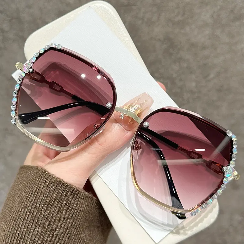 Korean Style Instagram-worthy frameless rhinestone sunglasses, women with rhinestones for street style looks, big face slimming, UV-blocking sunglasses trendy, Alloy, Pc, Polycarbonate, Metal, Uv Protection, Rhinestone Accents