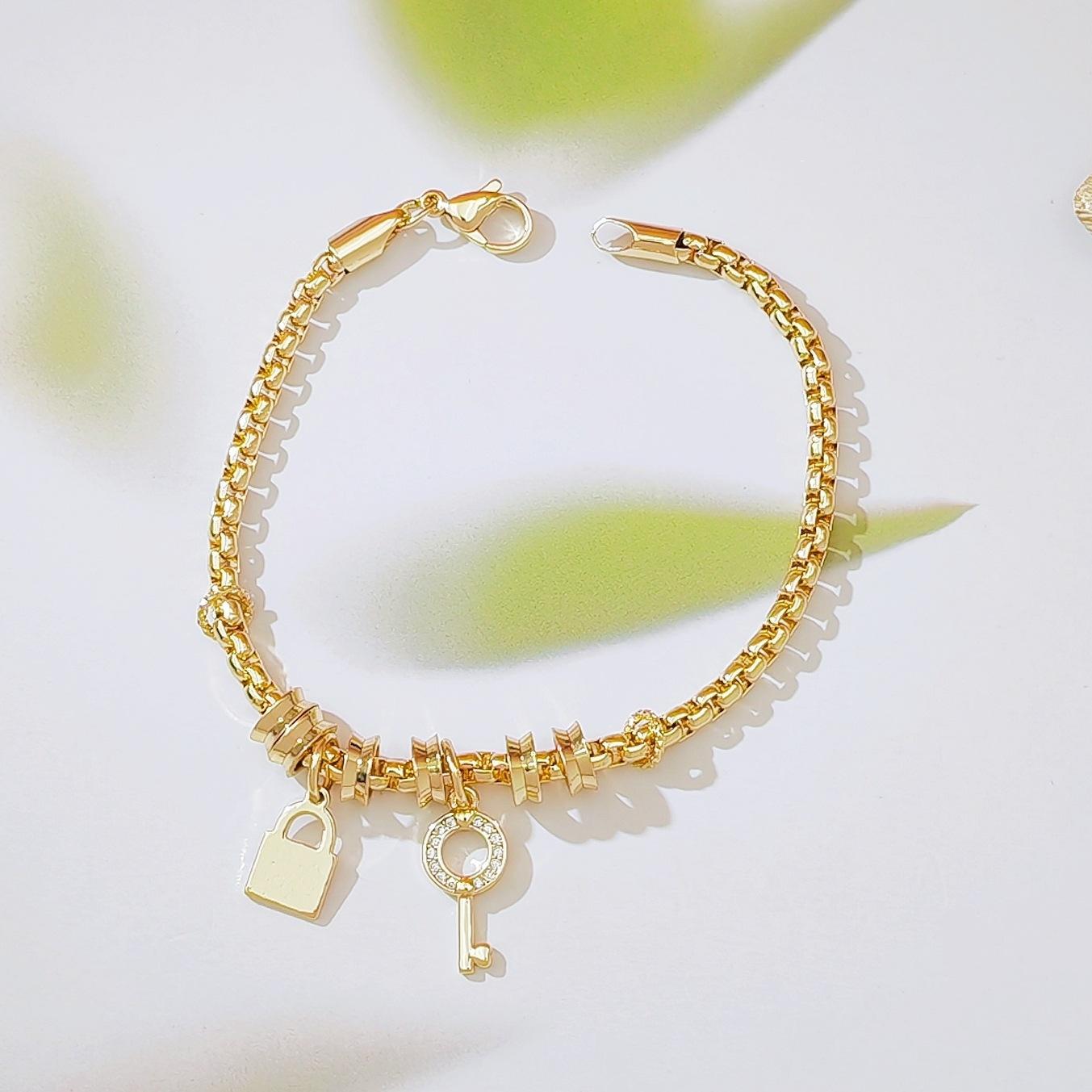 New European & American Lock and Key Pendant Gold Chain Bracelet, Fashion Light Luxury Jewelry for Women, Elegant High-End Design