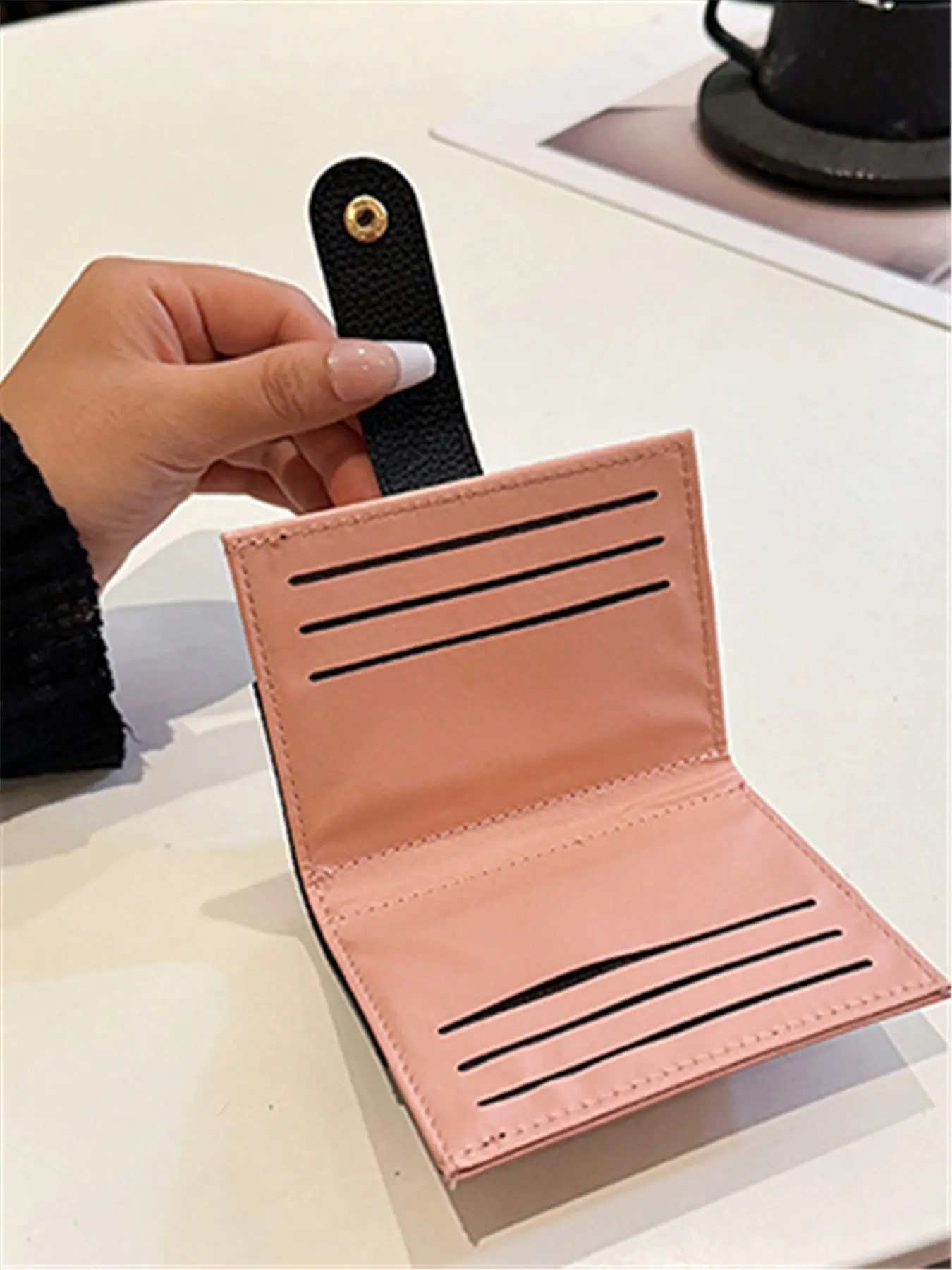 Minimalist Colorblock Short Wallet, Durable Leather Texture, Multi-Card Slot Design, Compact and Lightweight, Ideal for Daily Use, Unisex Portable Credit Card Holder