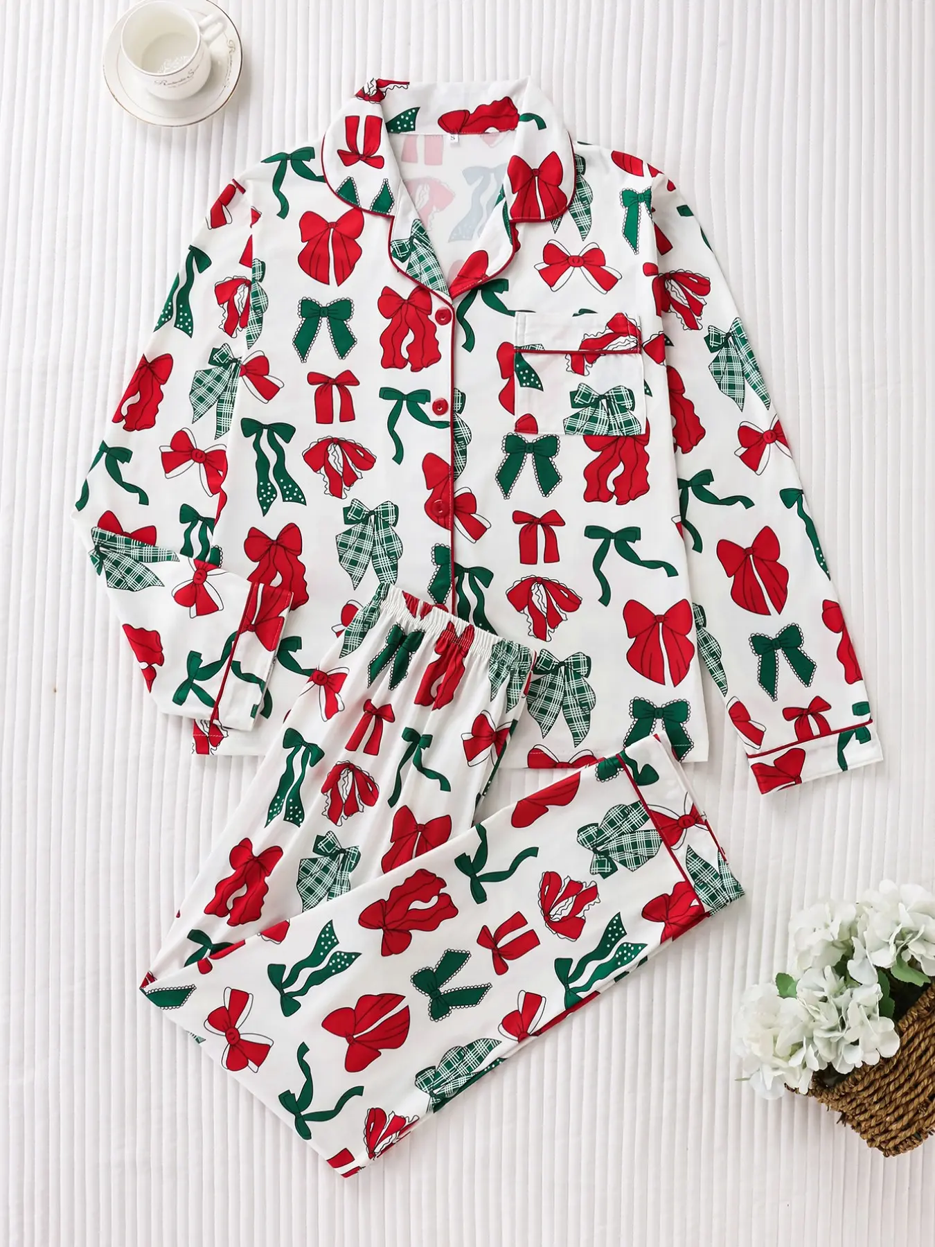 Two-Piece Christmas Pajama Set Pjs for Women, Soft Comfortable Fabric, Loose Long Sleeve Top and Pants, Sweet Style Home Sleepwear Loungewear