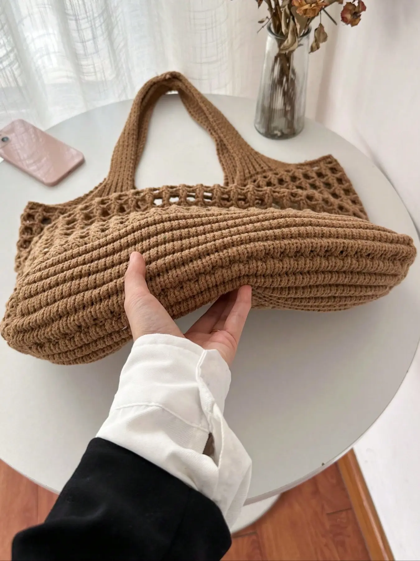 Summer lightweight and casual hollowed-out beach bag, woven shopping crochet tote bag, large-capacity handbag, perfect for casual summer trips and beach adventures.