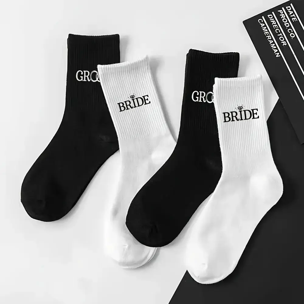 2 Pairs Wedding Theme Bride & Groom Socks - His & Hers Black & White Crew Socks with Crown, Machine Washable Polyester, Creative Photo Props, Bridal Party Favors, Wedding Gift Ideas, Soft Material, Couples Gifts, Letter Print Socks, Sock Sets