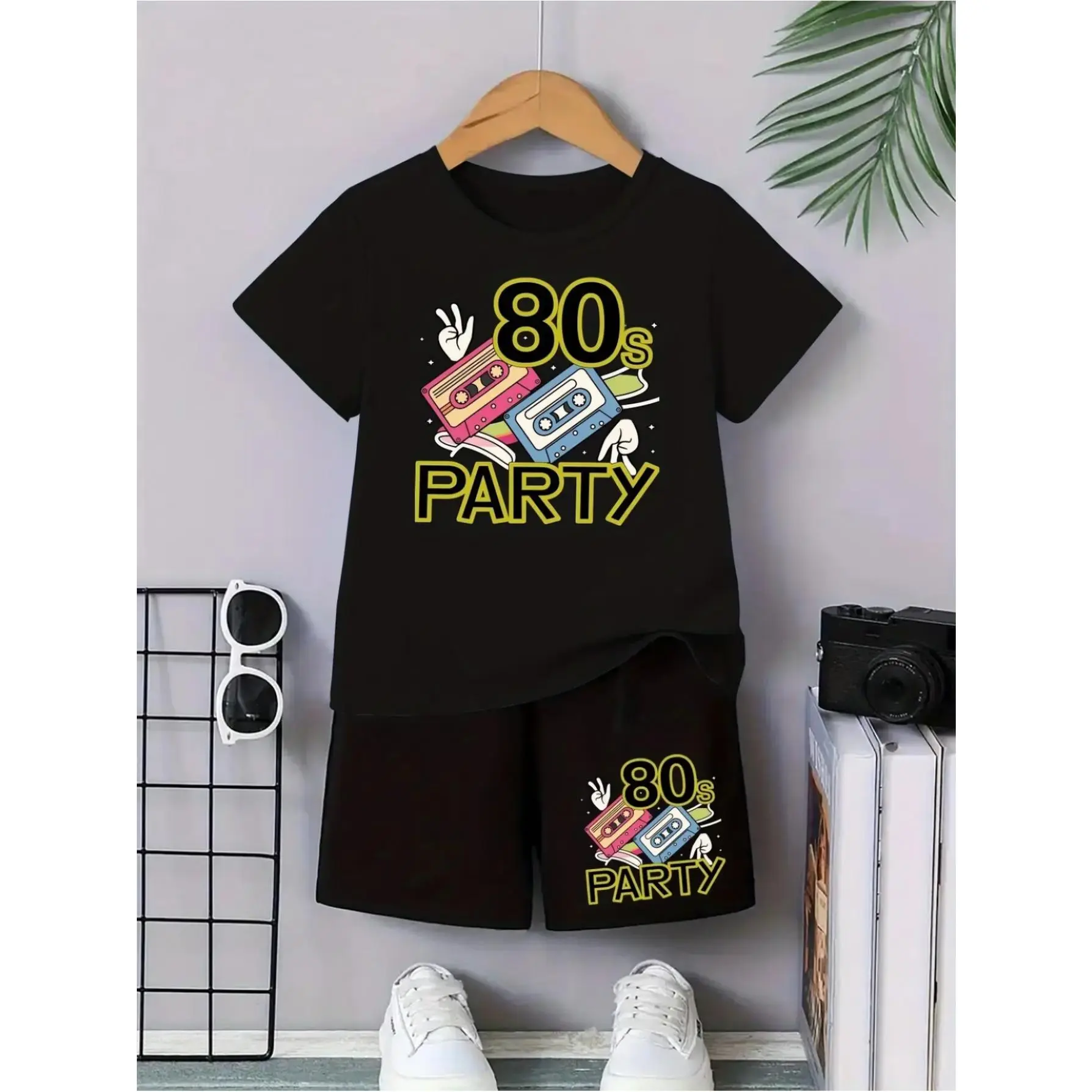 80S PARTY Vintage 80S Style T-Shirt And Shorts Set, Retro Cassette Design, Elastic Casual Summer Outfit, Regular Fit, Short Sleeve Top And Shorts, Perfect for Outdoor Activities, Fun Pattern Shirt, Comfortable Clothing