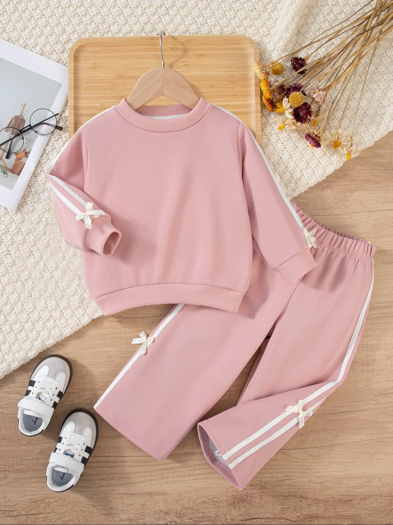 2pcs girls' solid-color set Cute Clothing Set autumn and winter bow long-sleeved hoodie and wide-leg trousers cute and casual girl baby round-neck pullover top and trousers suitable for outdoor activities, sizes 90-140