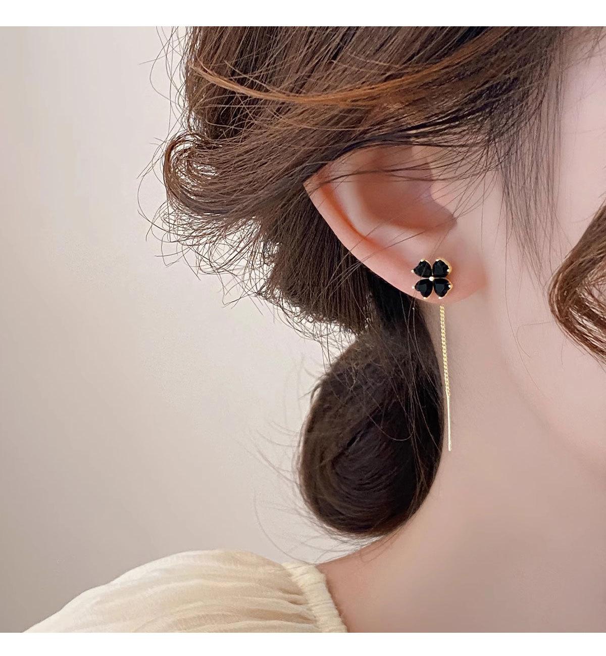 Fashionable black four-leaf clover lucky tassel earrings for women, light luxury design, new stylish ear accessories, gift for women
