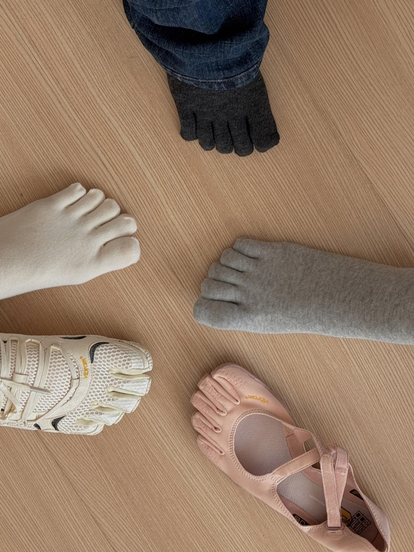 Five-toe ballet dance training, breathable and comfortable for barefoot use, with a split-toe design suitable for line dancing, comfortable ankle socks