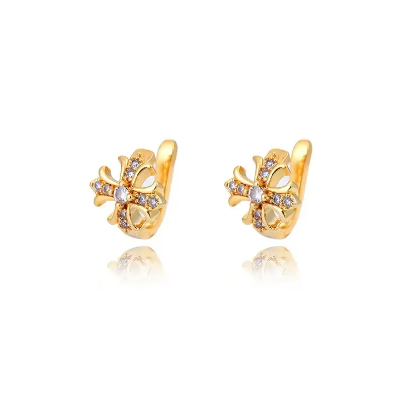 Unisex Adjustable Clip-On Cubic Zirconia Ear Cuff Earrings - Non-Piercing Clip-On Type, Copper Base, Sparkling Cross Minimalist Cartilage Jewelry for Daily Wear, Holiday Gifts, Minimalist Outfits, Unisex Wear