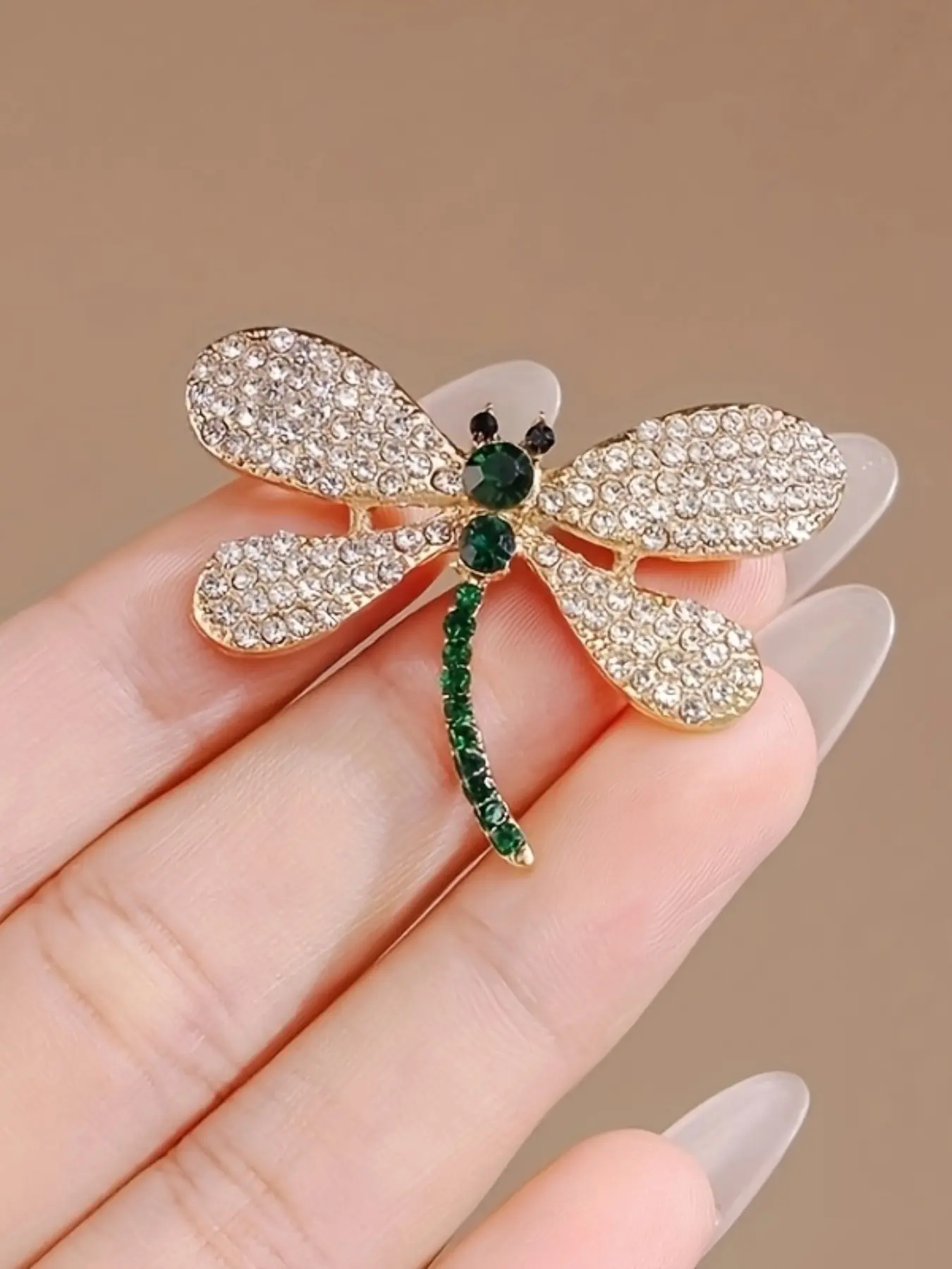 Elegant Dragonfly Brooch, Luxurious Unique Suit Lapel Pin, Fashion Accessory for All Seasons, Perfect Jewelry Gift, Anti-Displacement Clip