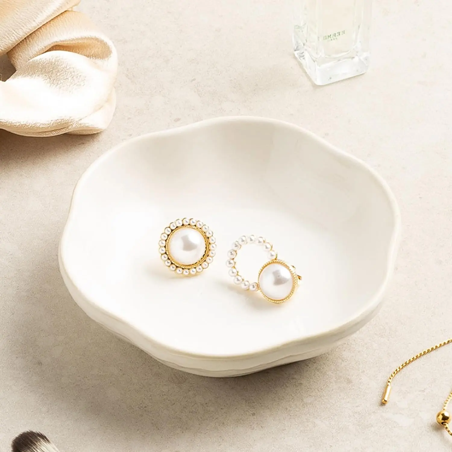 Ceramic Floral Tray Ring Holder Dish, 4.1 x 4.3 x 1.18 inches Charming Decorative Organizer for Women, Bedroom Countertop, Wedding Birthdays Anniversaries (White)