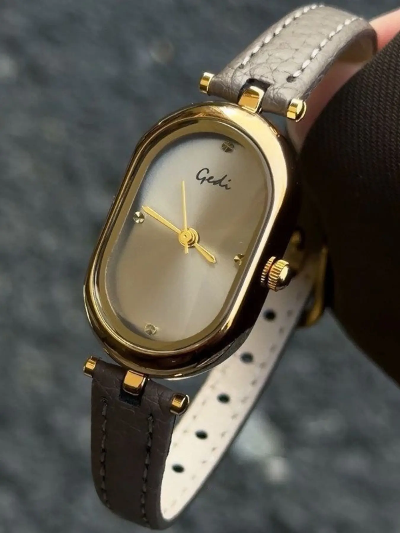 Women's Elegant Elliptical Watch, Analogue Quartz Watch, Unique Fashionable Ladies' High-End Simple Leather Strap, Perfect Gift for Friends 【61067】