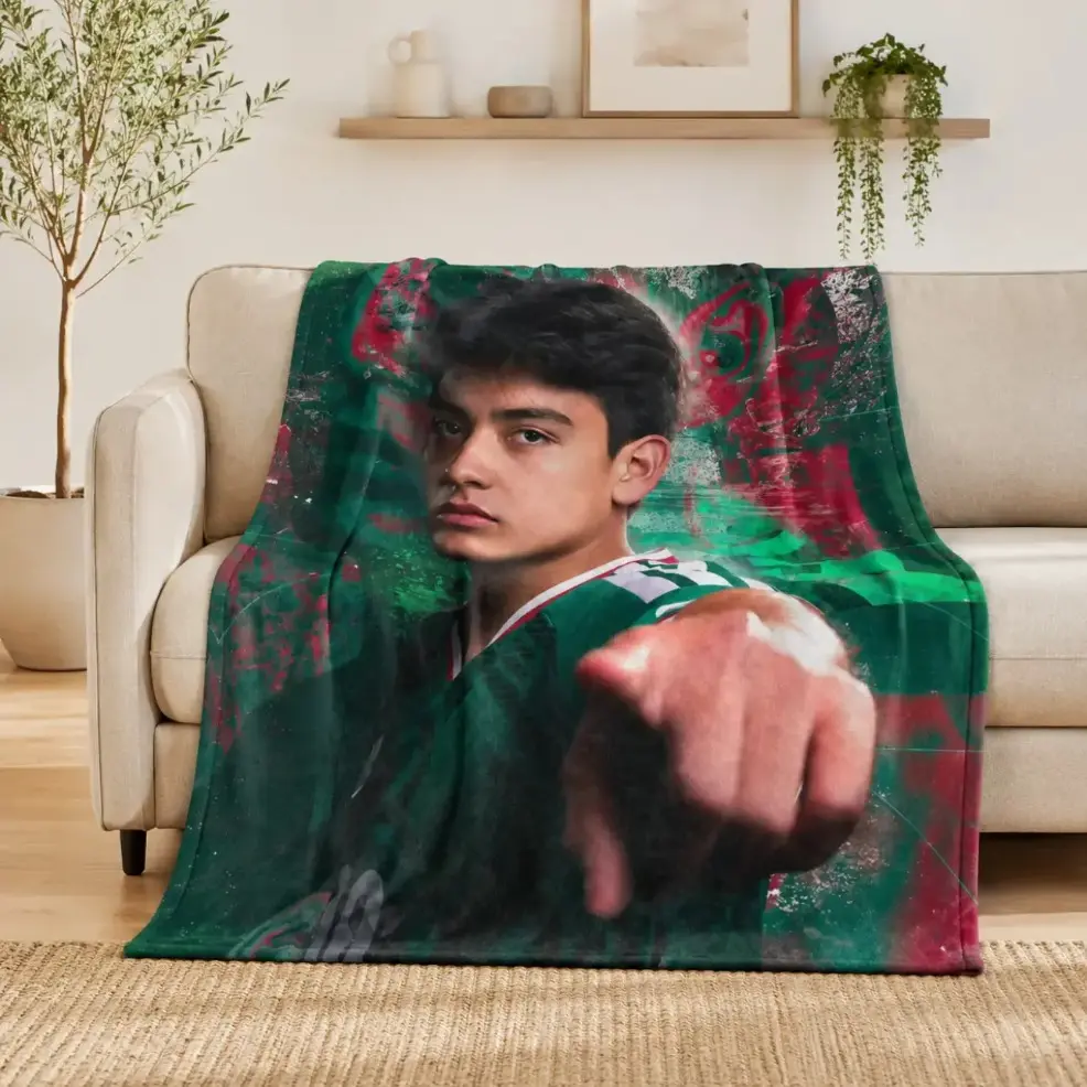 Mexico Soccer Athlete Portrait Graphic Flannel Throw Blanket, Football Sports Player Design, Soft Cozy Plush Bed Blanket for Adults & Baby, Lightweight Warm Blanket for Bedroom, Couch & Living Room Decor, Perfect Birthday & Holiday Gift for Soccer Fans
